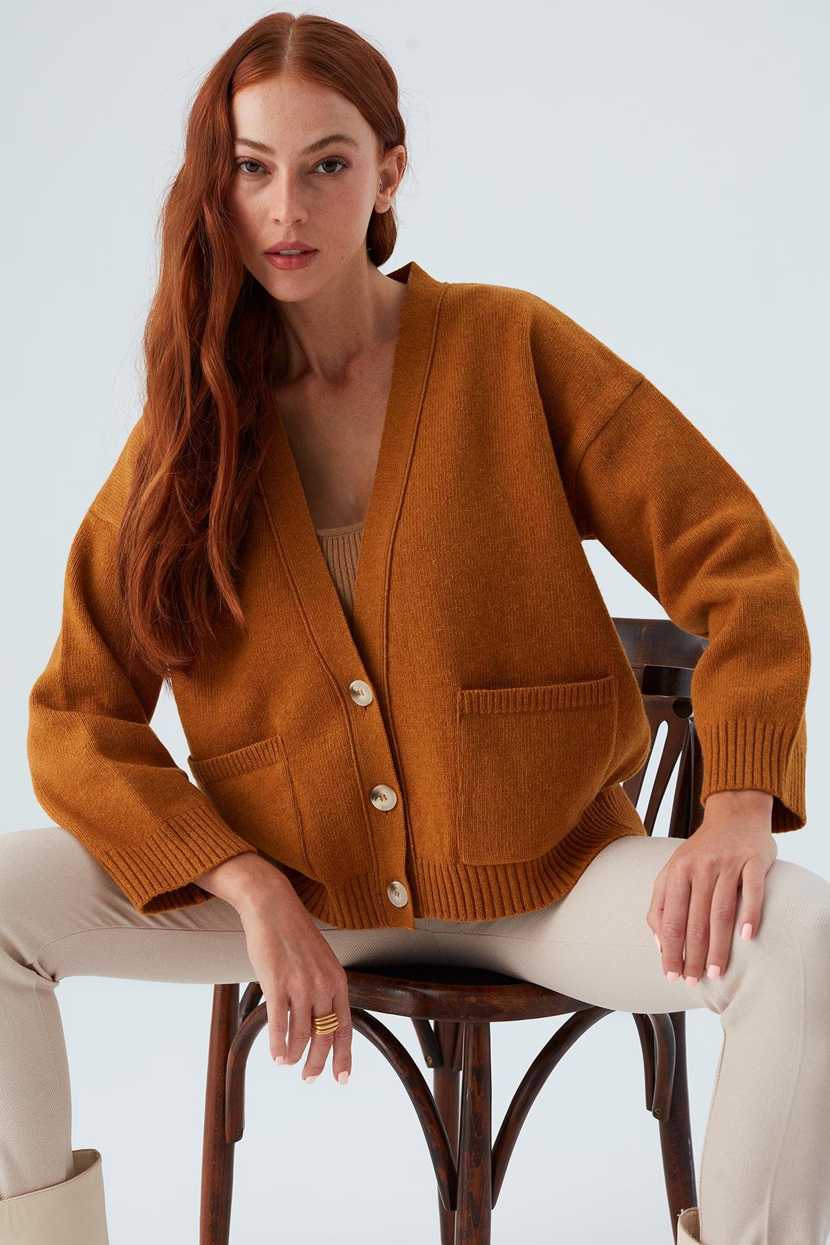 Peraluna CAROL CARDIGAN Cepli Düğmeli Rahat Kesim Crop Kadın Triko Hırka Sütlü Kahve