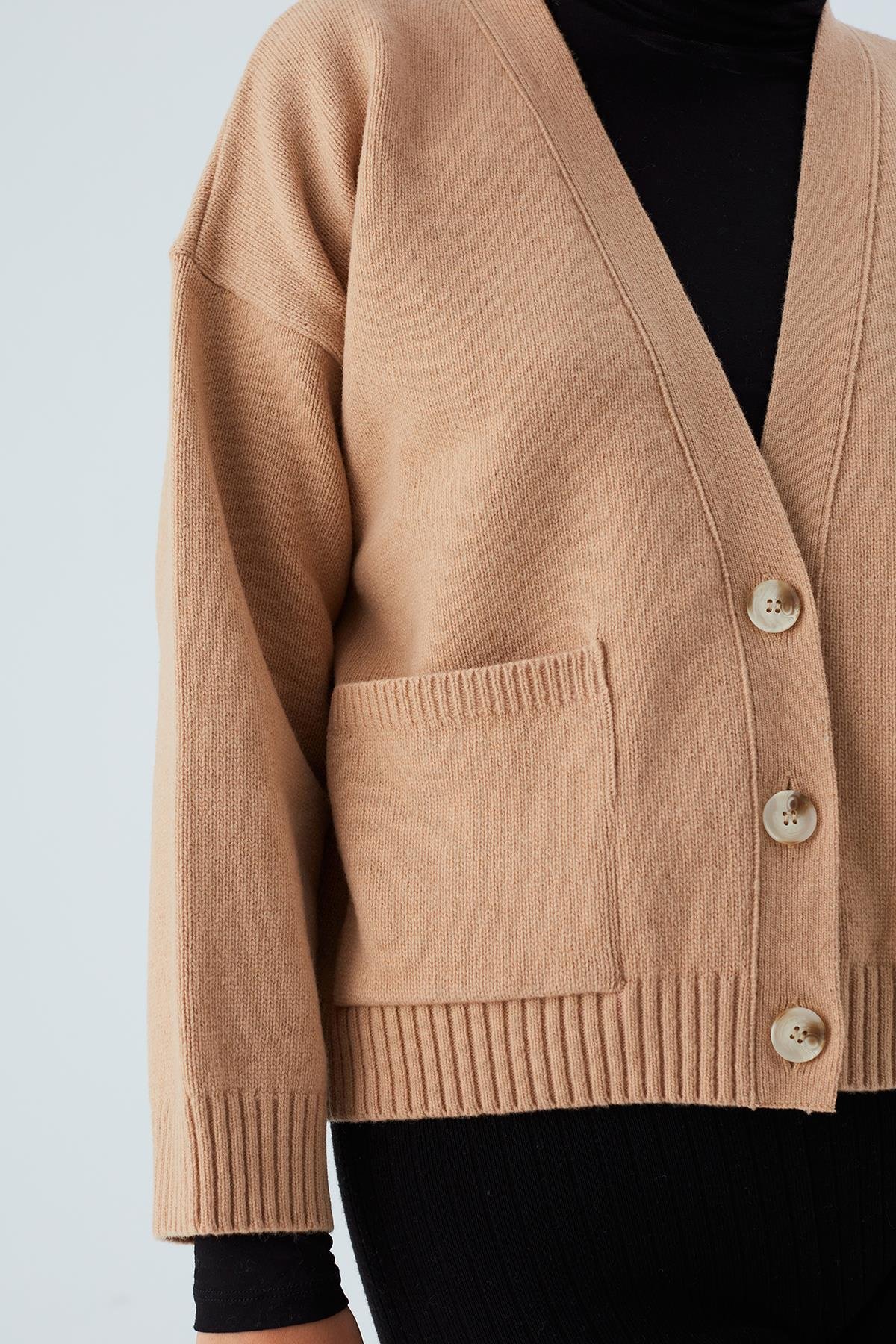 Peraluna CAROL CARDIGAN Cepli Düğmeli Rahat Kesim Crop Kadın Triko Hırka Bej