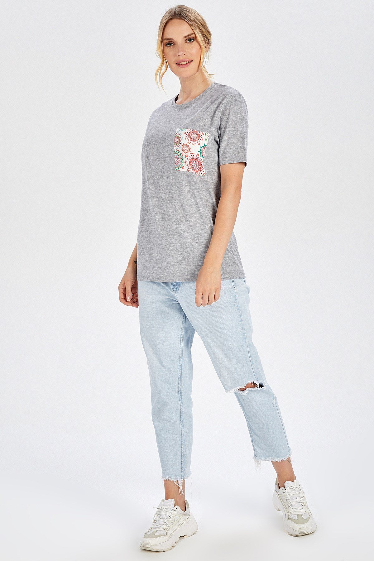 Peraluna Cep Desenli Düz Kesim Açık Gri Pamuklu Kadın T-Shirt