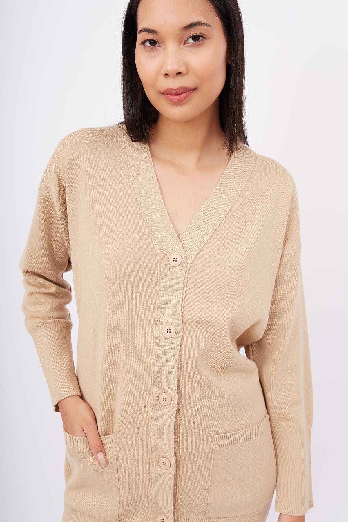 Peraluna Cepli Klasik Kesim V Yaka Uzun Kadın Triko Hırka - Bej