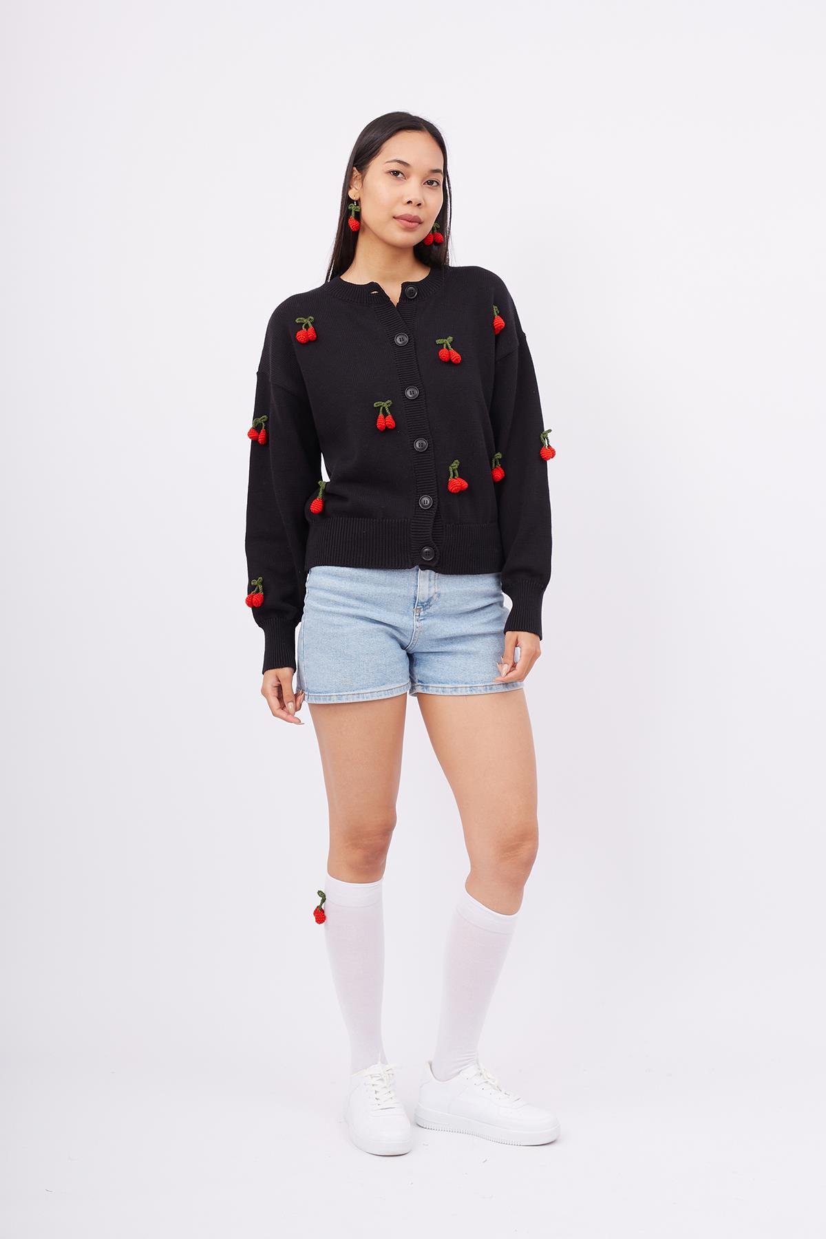 Peraluna CHERRY CARDİGAN Bol Kesim Elde Dokuma Kiraz Detaylı Kadın Triko Hırka - Siyah