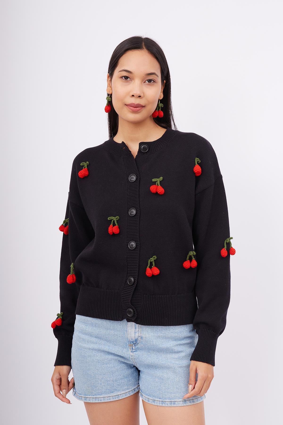 Peraluna CHERRY CARDİGAN Bol Kesim Elde Dokuma Kiraz Detaylı Kadın Triko Hırka - Siyah