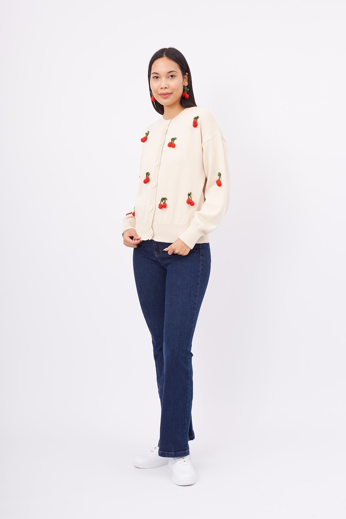 Peraluna CHERRY CARDİGAN Bol Kesim Elde Dokuma Kiraz Detaylı Kadın Triko Hırka - Krem