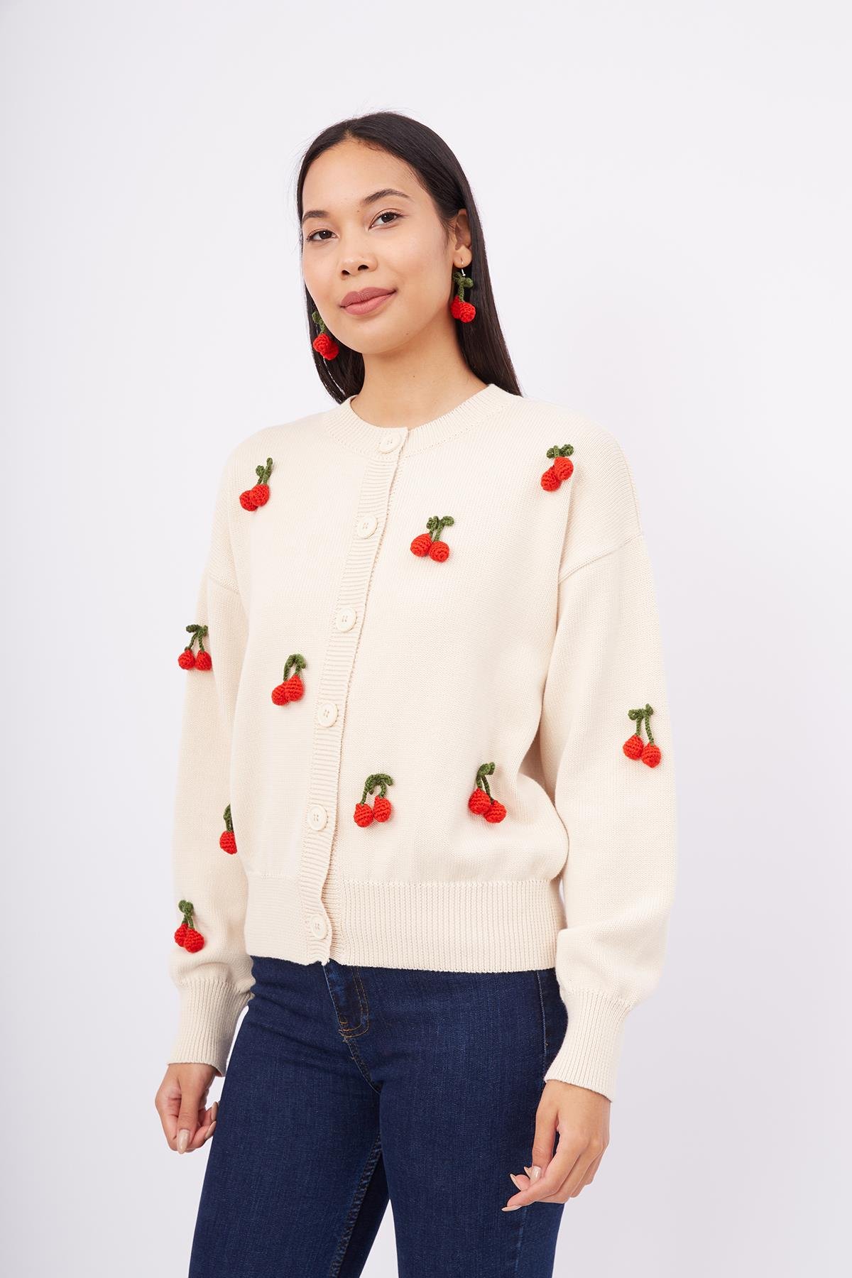 Peraluna CHERRY CARDİGAN Bol Kesim Elde Dokuma Kiraz Detaylı Kadın Triko Hırka - Krem