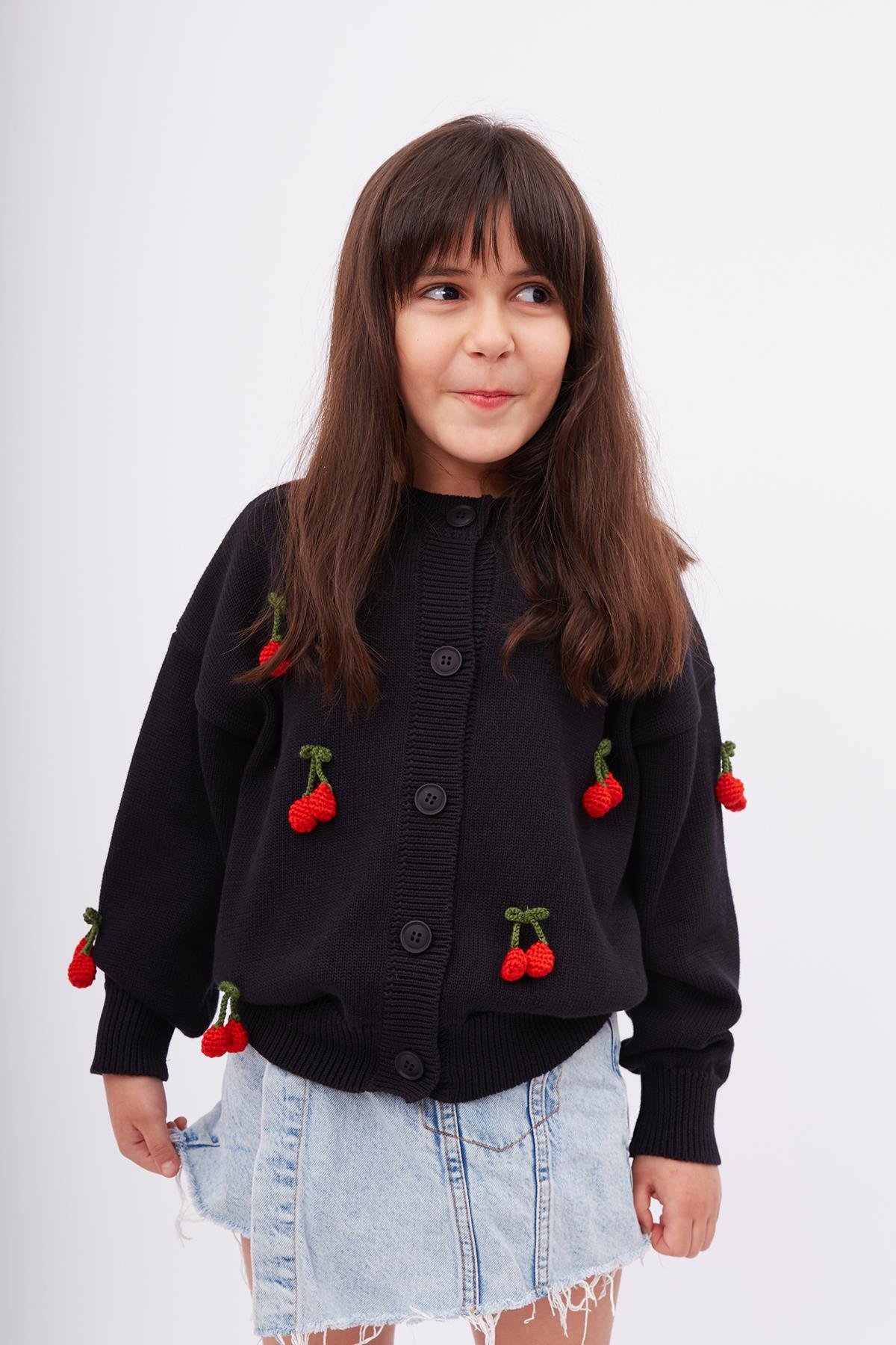 Peraluna CHERRY CARDİGAN GİRLS Bol Kesim Elde Dokuma Kiraz Detaylı Kız Çocuk Triko Hırka - Siyah