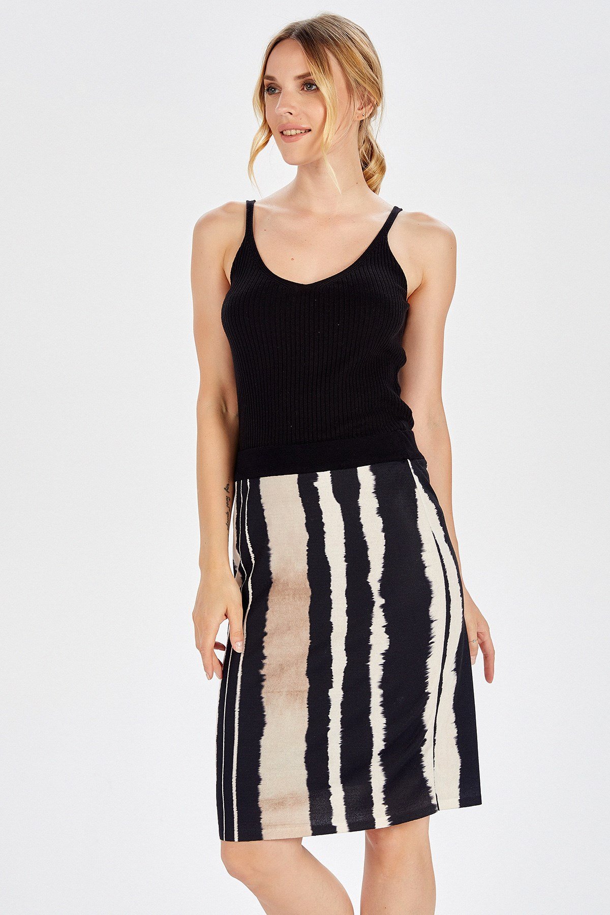 Peraluna Striped Batik Printed Knee Length Knitwear Skirt