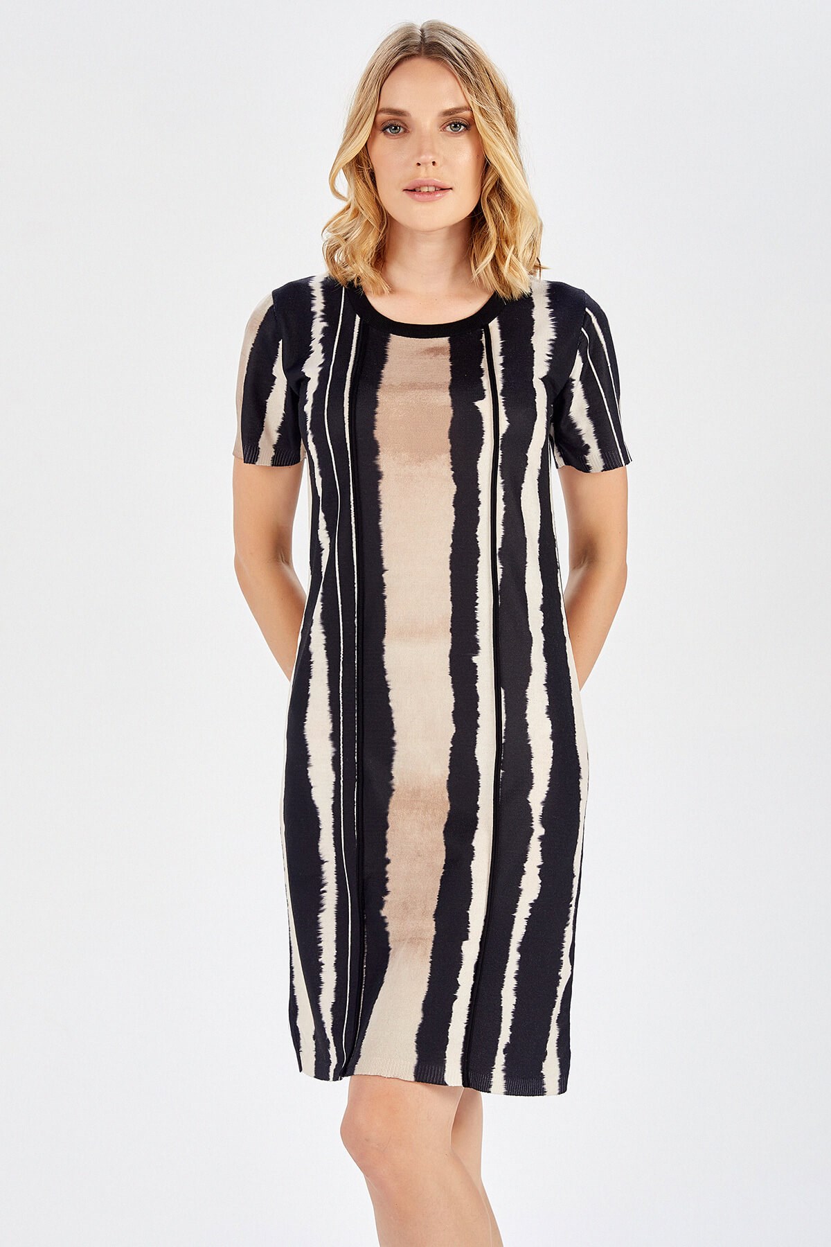 Peraluna Çizgili Batik Baskılı Diz Üstü Elbise