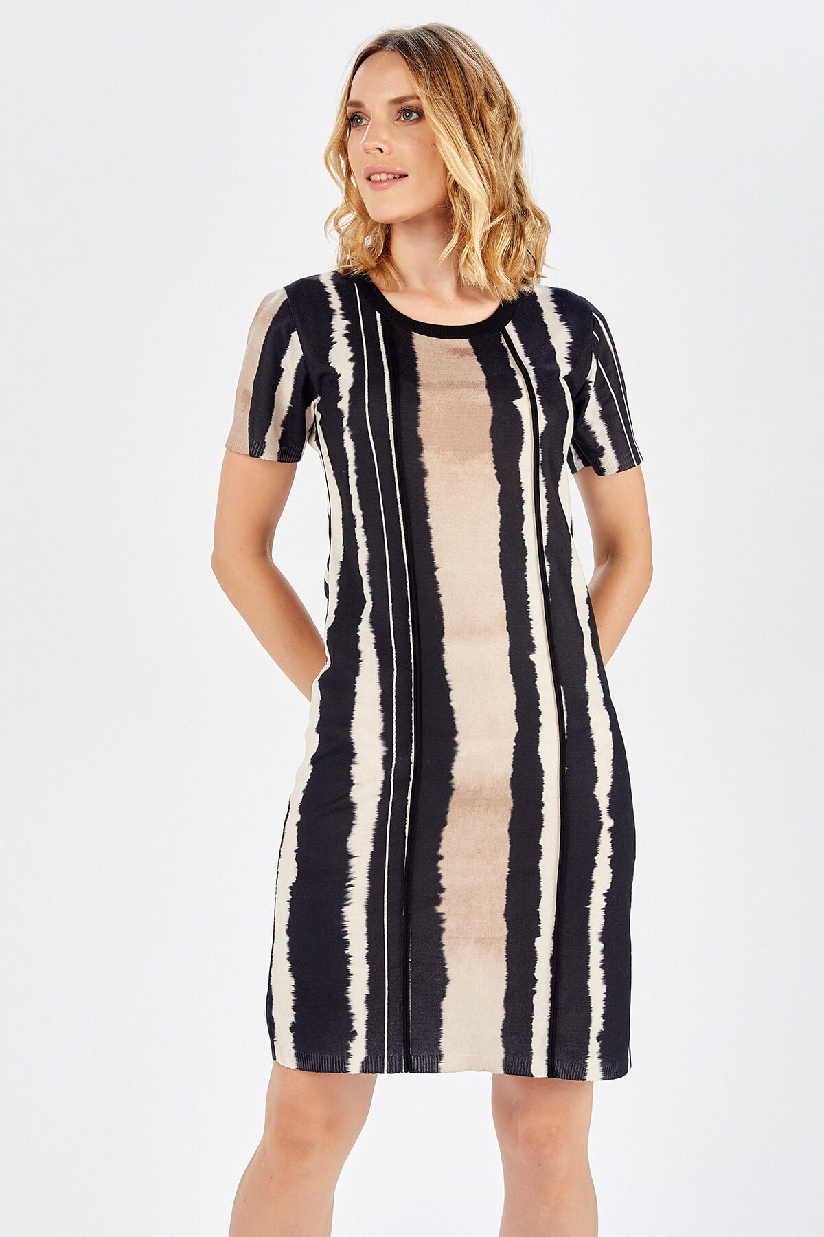 Peraluna Çizgili Batik Baskılı Diz Üstü Elbise