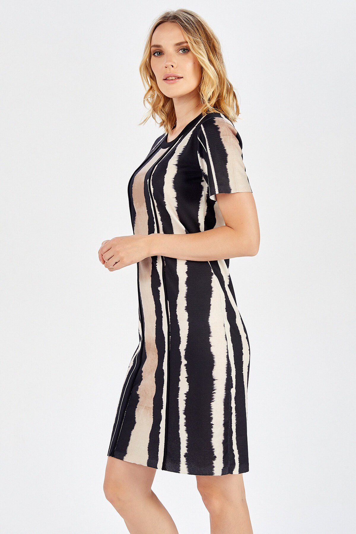 Peraluna Çizgili Batik Baskılı Diz Üstü Elbise