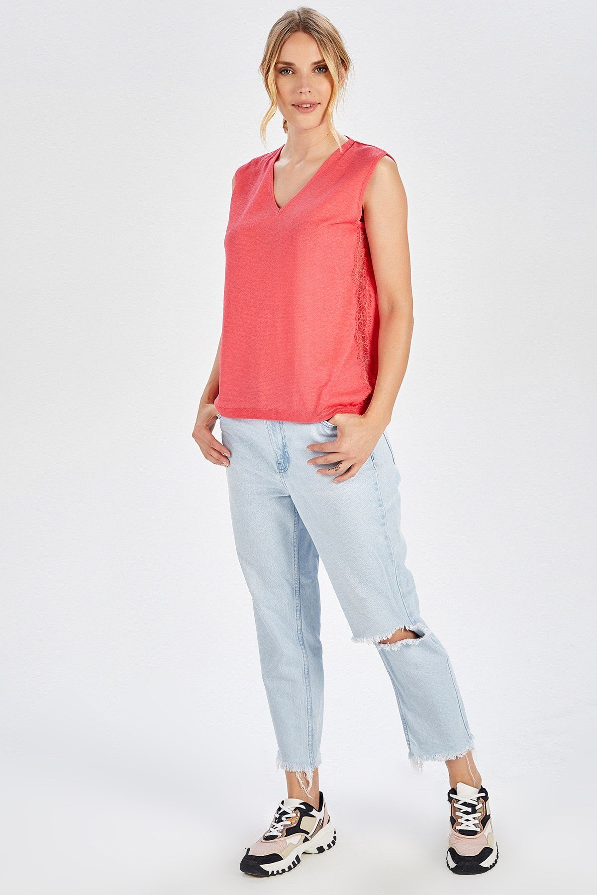 Peraluna Dantel Detaylı Pembe Renk Kolsuz Bluz