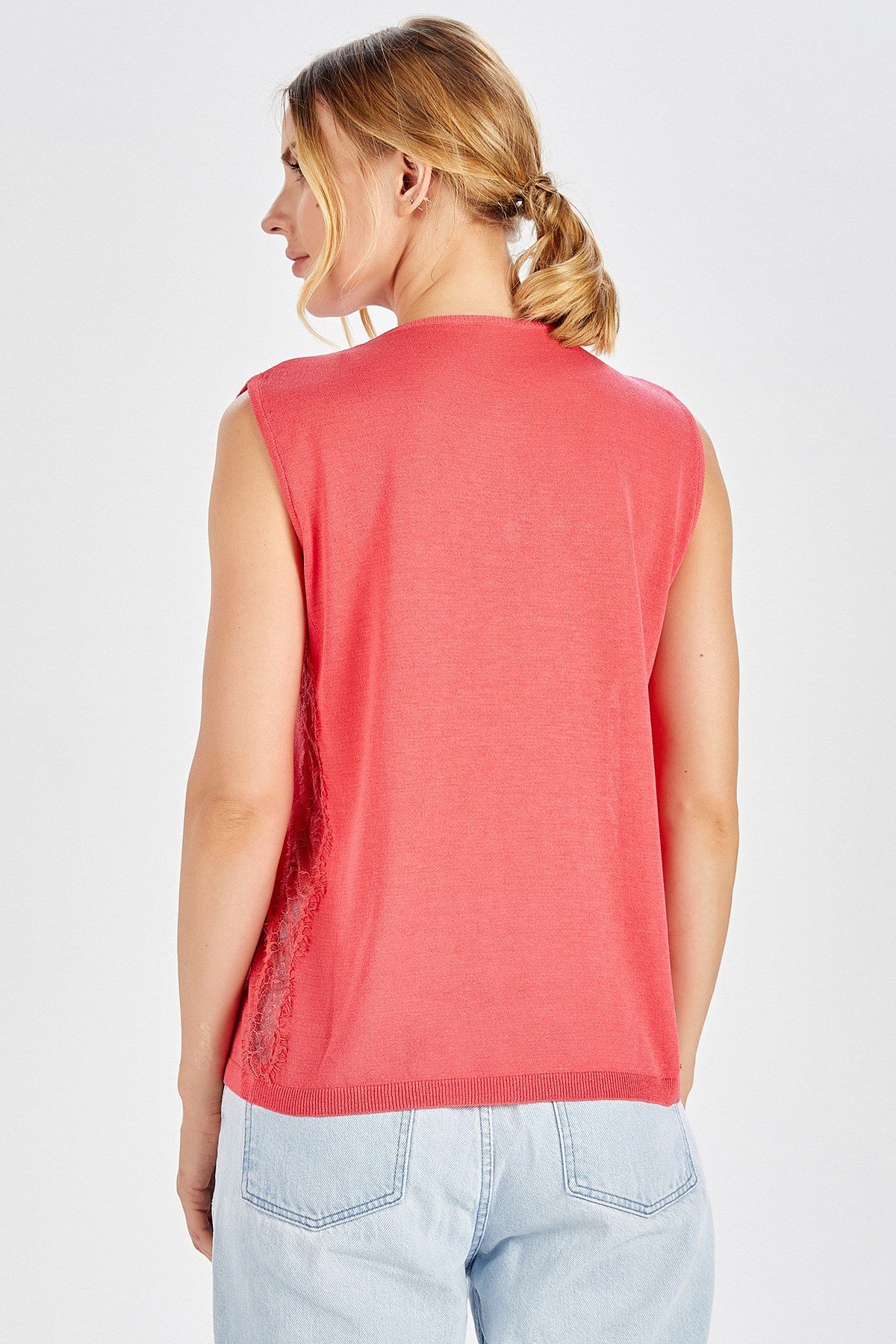 Peraluna Dantel Detaylı Pembe Renk Kolsuz Bluz