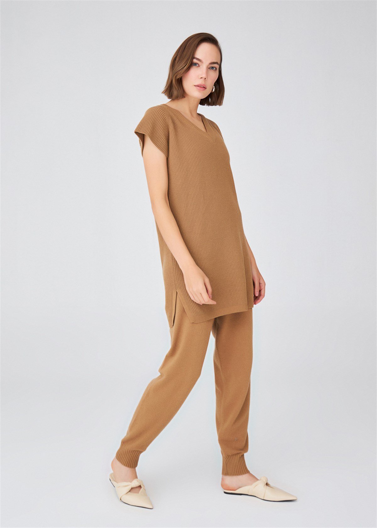 Peraluna Deep V-neck Sleeveless Women's Knitwear Slit Tunic - Camel