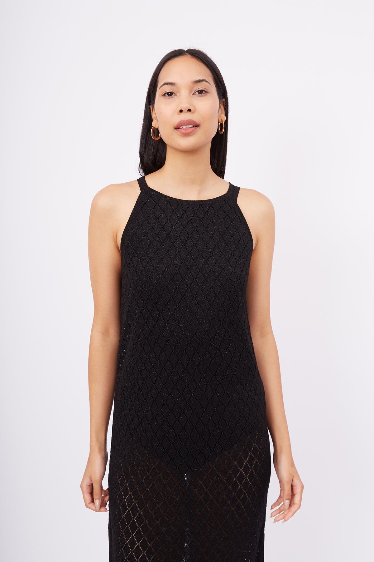 Peraluna EVELIEN DRESS Ajur Örgü Dar Kesim Halter Yaka Arkası Bağcıklı Uzun Kadın Triko Elbise - Siyah