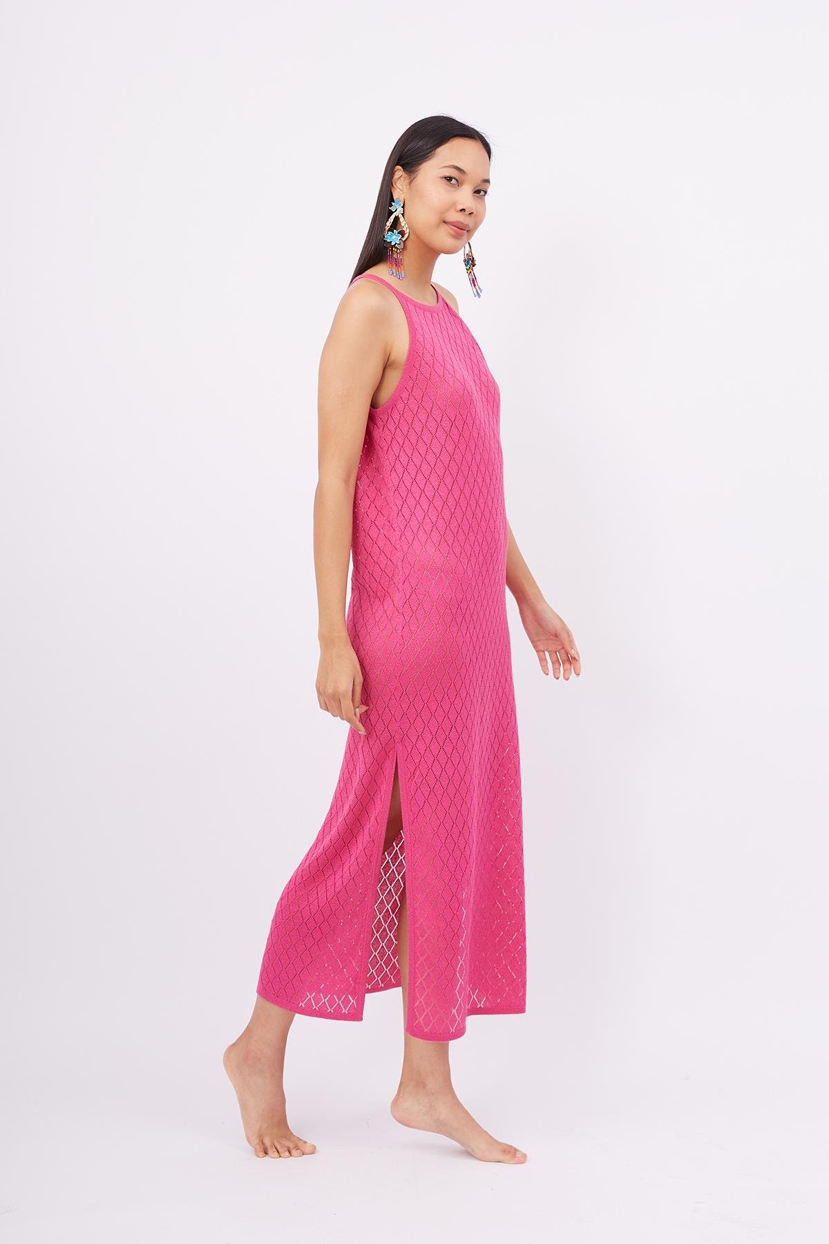 Peraluna EVELIEN DRESS Ajur Örgü Dar Kesim Halter Yaka Arkası Bağcıklı Uzun Kadın Triko Elbise - Fuşya