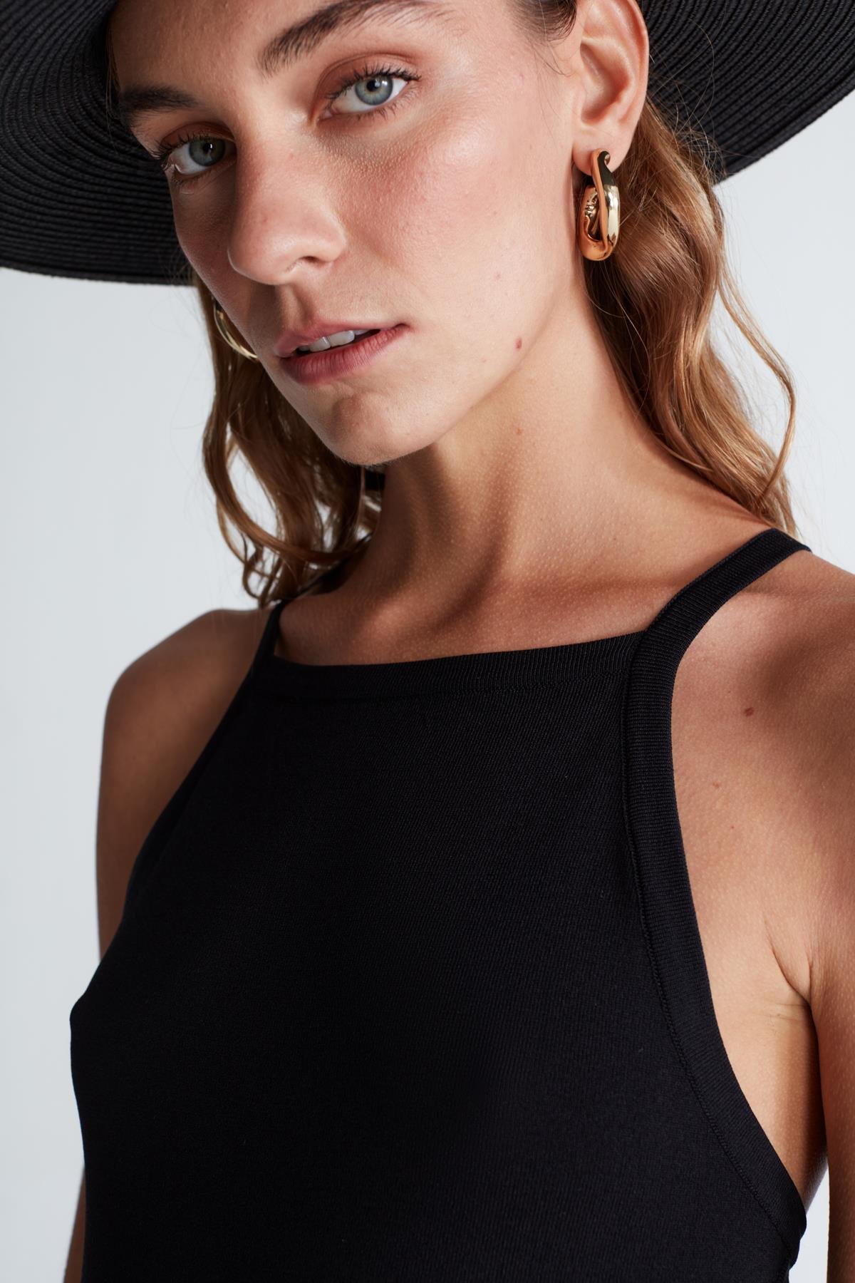 Peraluna GRETA BODY Halter Yaka Arkası Çapraz Alttan Çıtçıtlı Kadın Triko Body Siyah