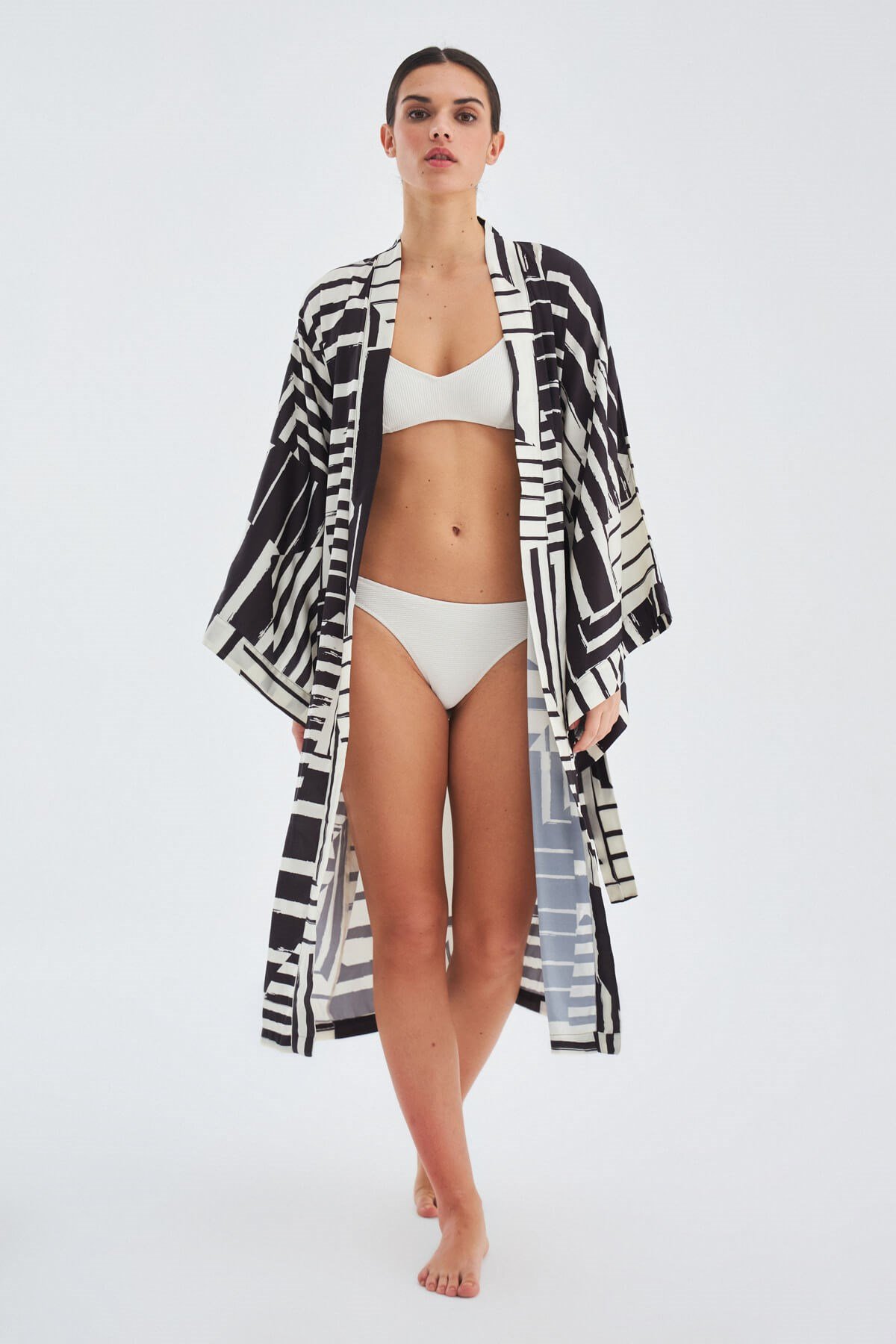 Peraluna HANITA Geometrik Desenli 120 CM Saten Yazlık Kadın Kimono Siyah/Ekru