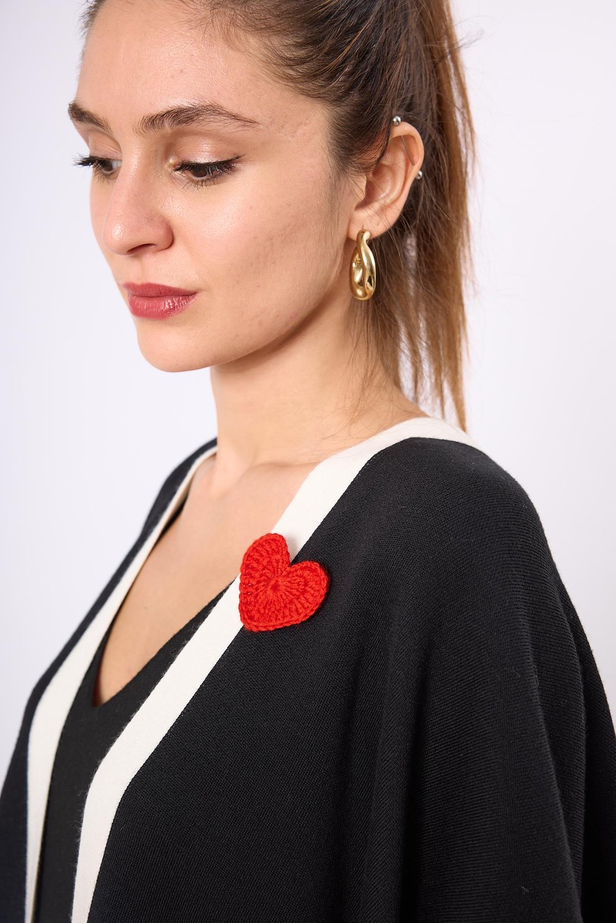 Peraluna Heart Kalp Motif El Yapımı Broş - Kırmızı