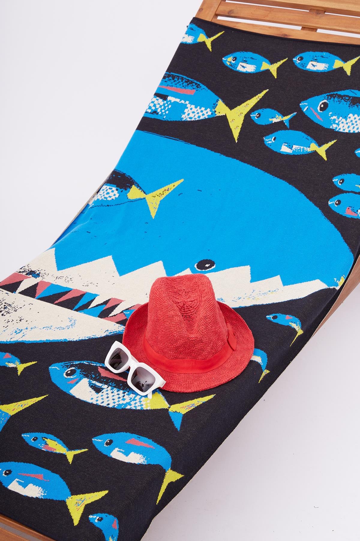 Peraluna HUNGRY SHARK BEACH COVER Köpek Balığı Desenli Pamuklu Triko Plaj Örtüsü 75X150 CM - Mavi Multi