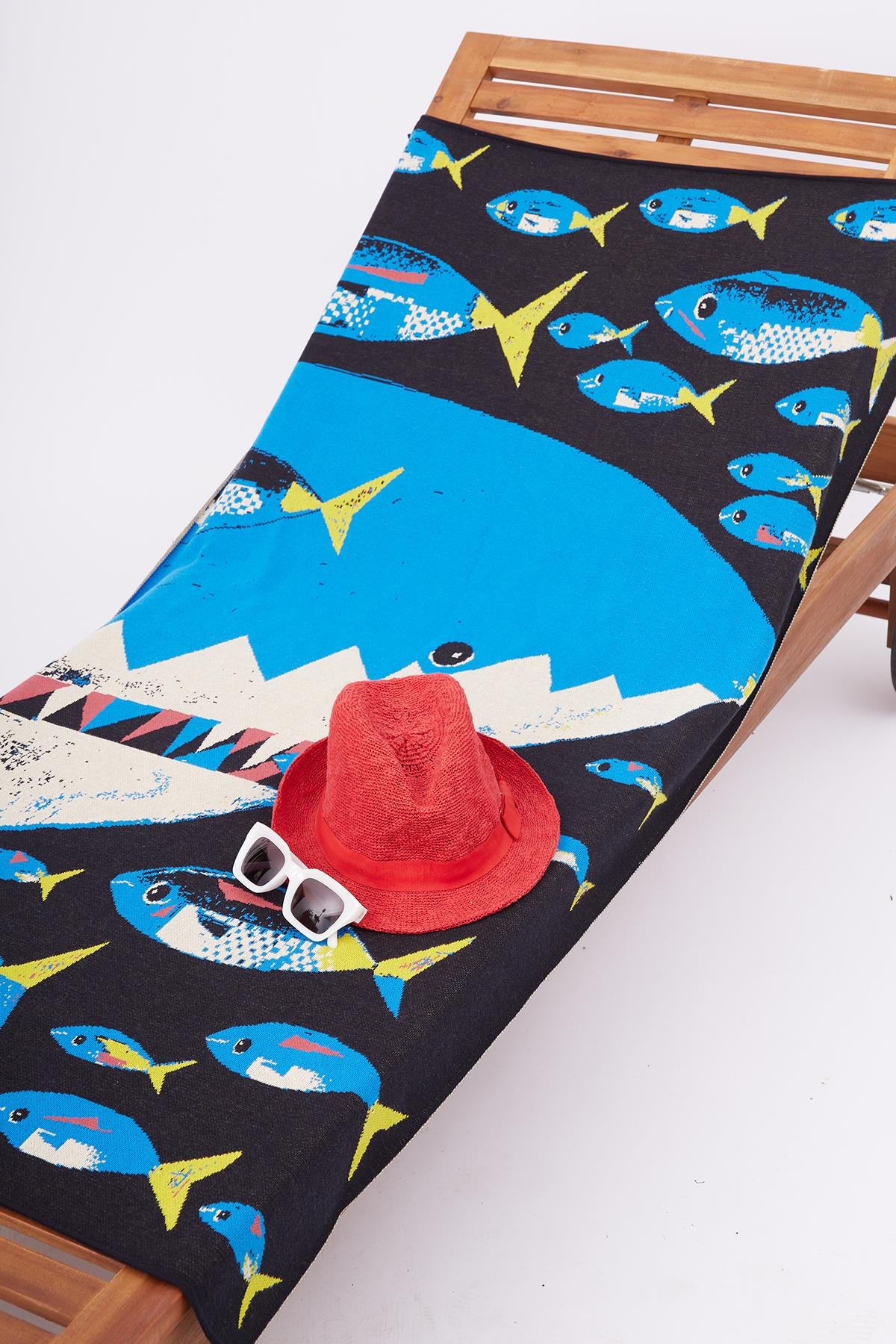 Peraluna HUNGRY SHARK BEACH COVER Köpek Balığı Desenli Pamuklu Triko Plaj Örtüsü 75X150 CM - Mavi Multi