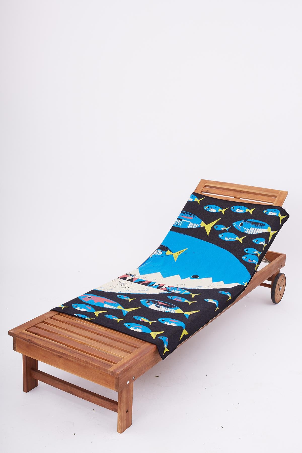 Peraluna HUNGRY SHARK BEACH COVER Köpek Balığı Desenli Pamuklu Triko Plaj Örtüsü 75X150 CM - Mavi Multi