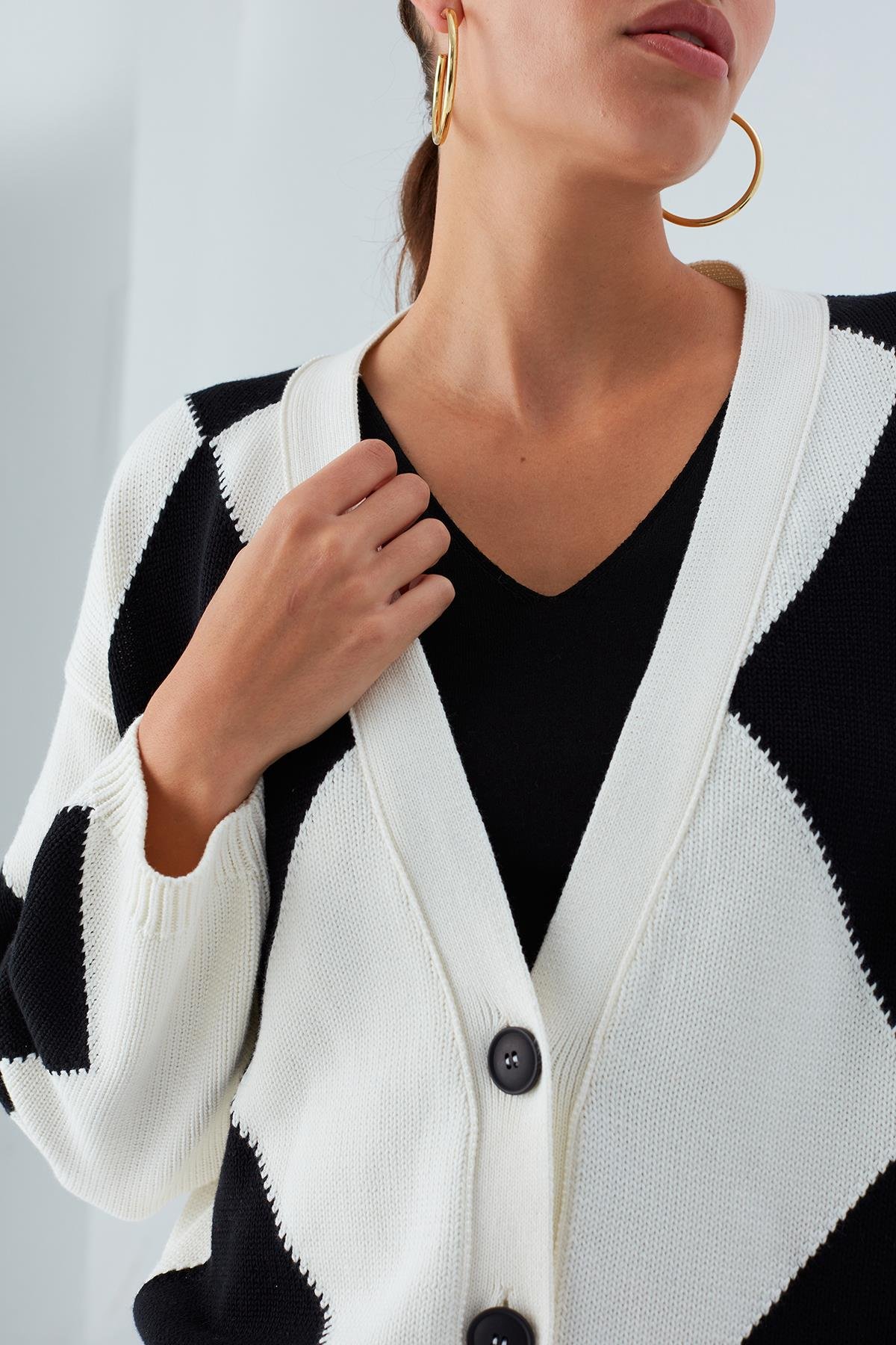 Peraluna IRENE CARDİGAN Büyük Baklava Desenli Bol Kesim Mevsimlik Kadın Triko Hırka - Ekru/Siyah