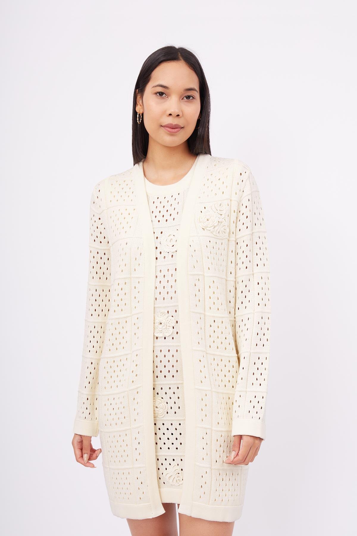 Peraluna ISABEL CARDİGAN Ajur Örgü El Yapımı Broş Detaylı Düz Kesim Kadın Triko Hırka - Ekru