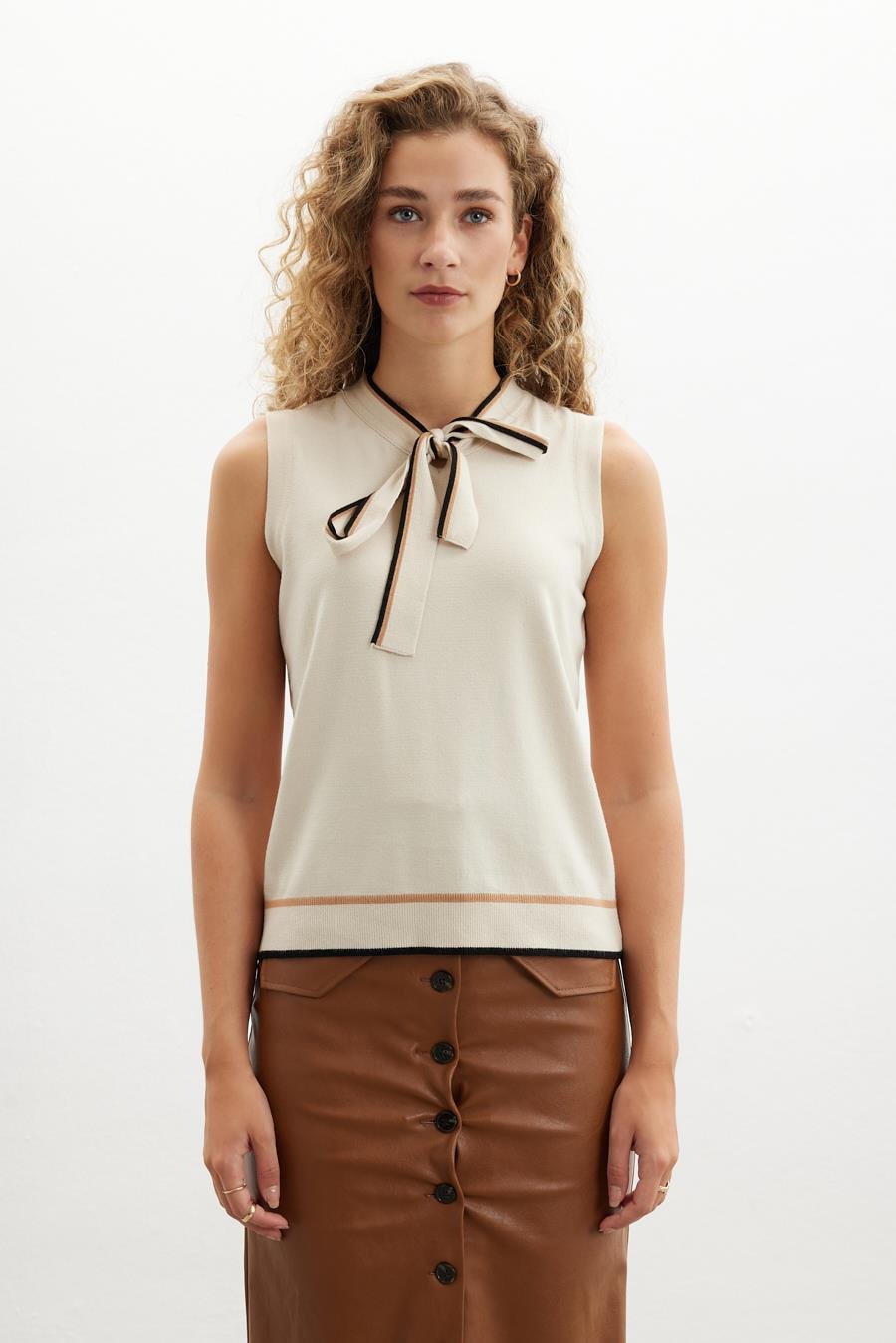 Peraluna JANETTE BLOUSE Çizgi Detaylı Fiyonklu Kolsuz Kadın Triko Bluz - Bej