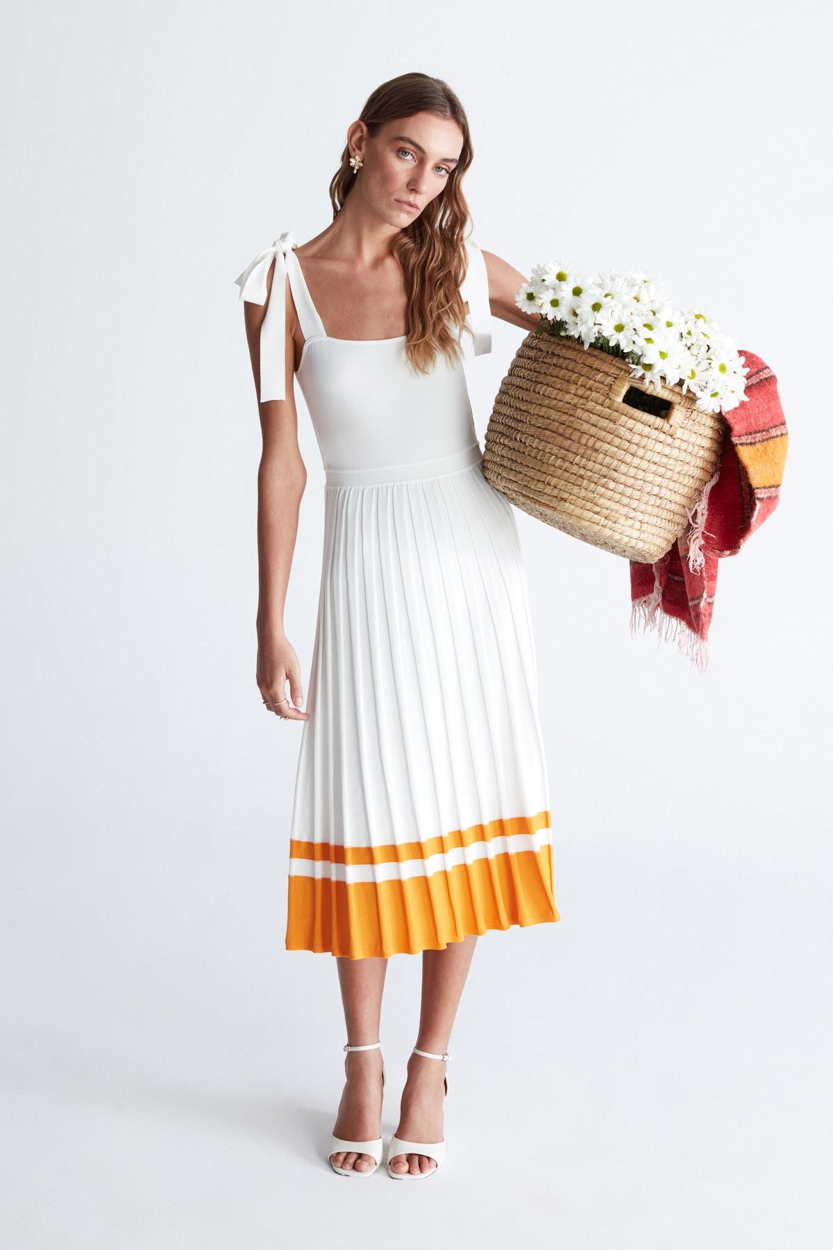 Peraluna KELLY DRESS Askılı Bağlama Detaylı Rahat Kesim Midi Boy Yazlık Kadın Triko Elbise Ekru