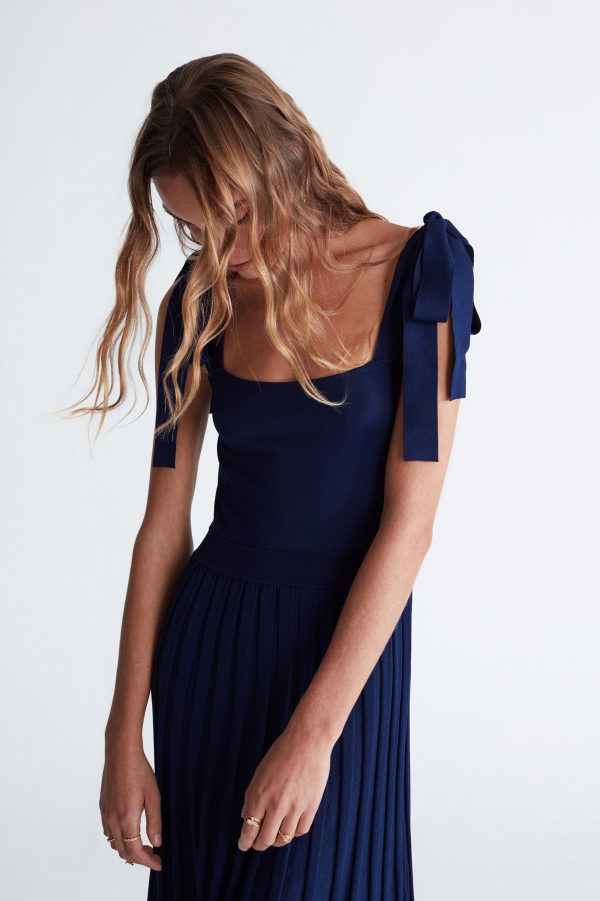 Peraluna KELLY DRESS Askılı Bağlama Detaylı Rahat Kesim Midi Boy Yazlık Kadın Triko Elbise Lacivert