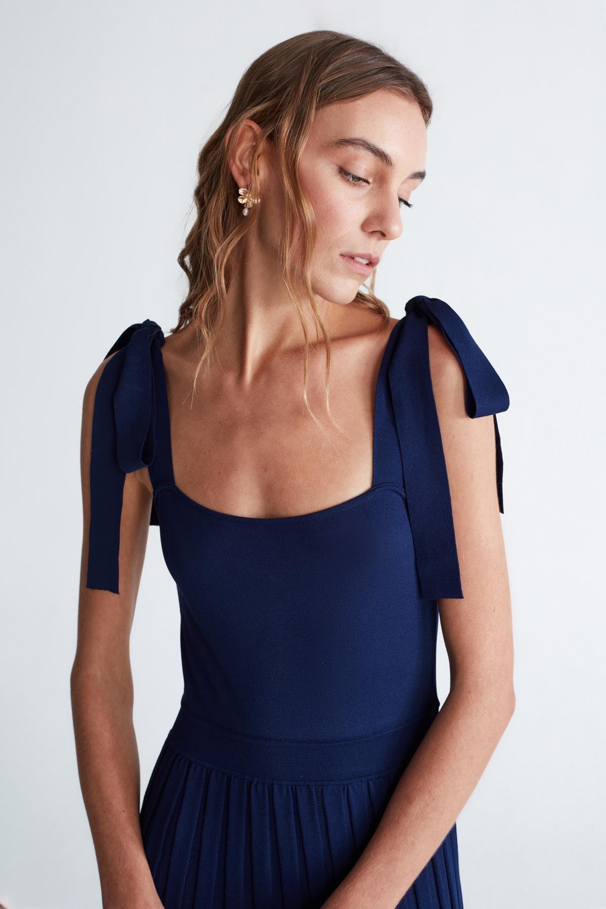 Peraluna KELLY DRESS Askılı Bağlama Detaylı Rahat Kesim Midi Boy Yazlık Kadın Triko Elbise Lacivert