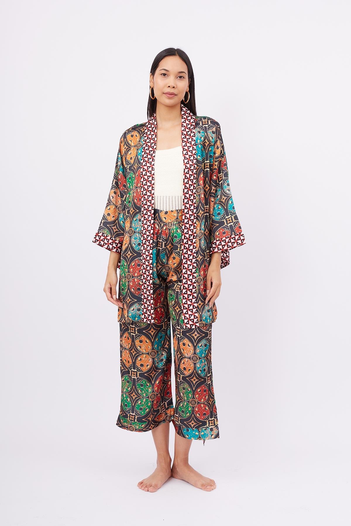 Peraluna LADYBUG SHORT KIMONO Uğur Böceği Baskılı 80 CM Kısa Saten Kadın Kimono - Çok Renkli