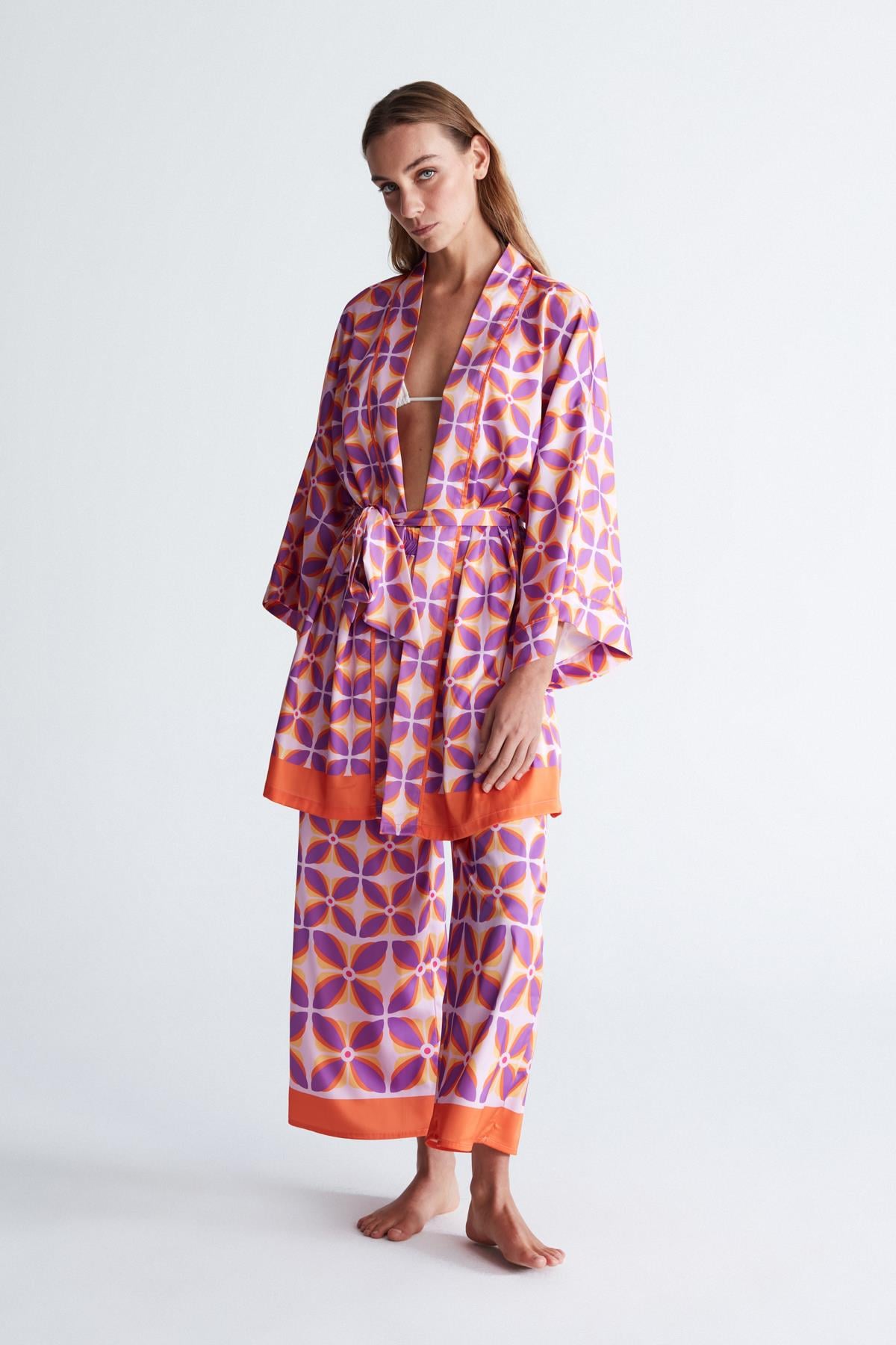 Peraluna LAVENDER KİMONO 90 CM Çiçek Desen Mini Boy Kemerli Saten Kadın Kimono Lila