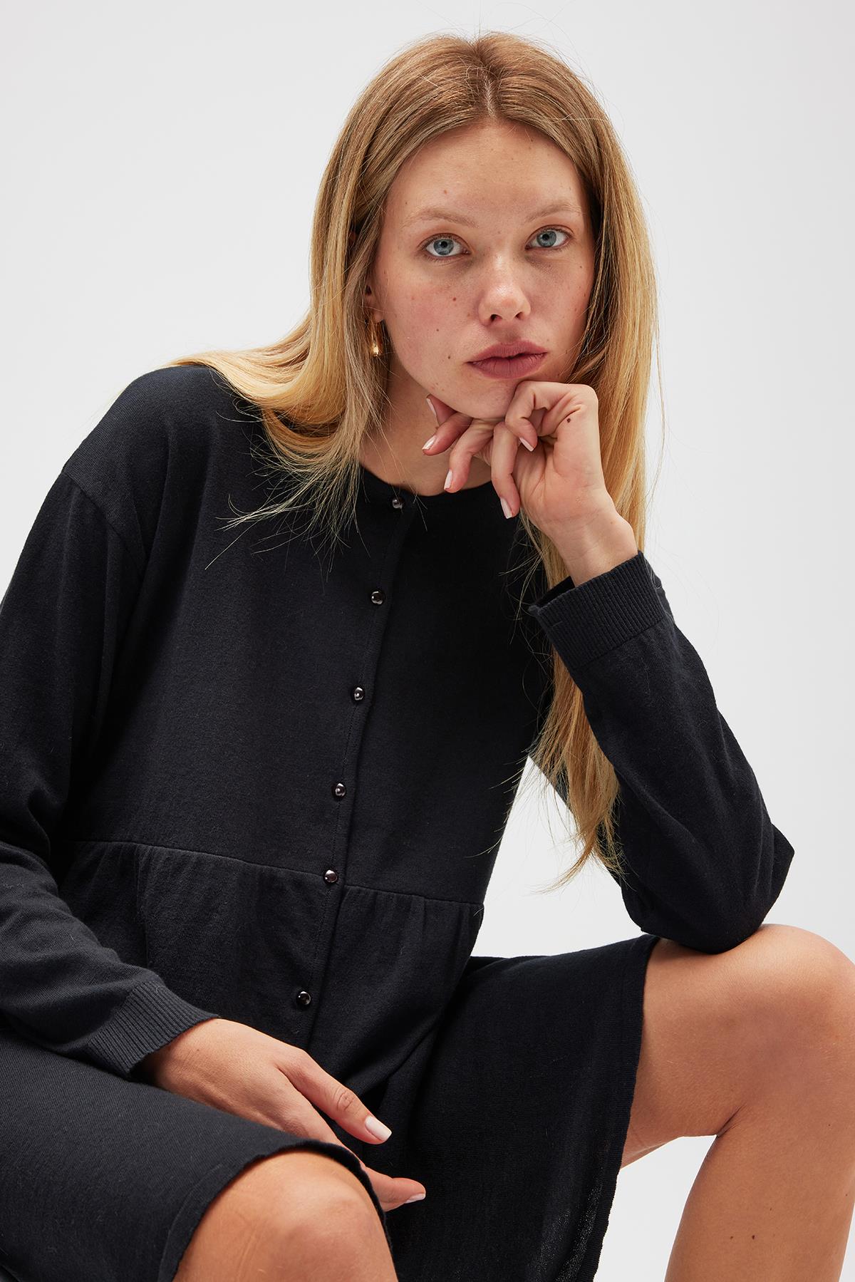 Peraluna Leah Büzgülü Düğmeli Mini Triko Gömlek Elbise - Siyah