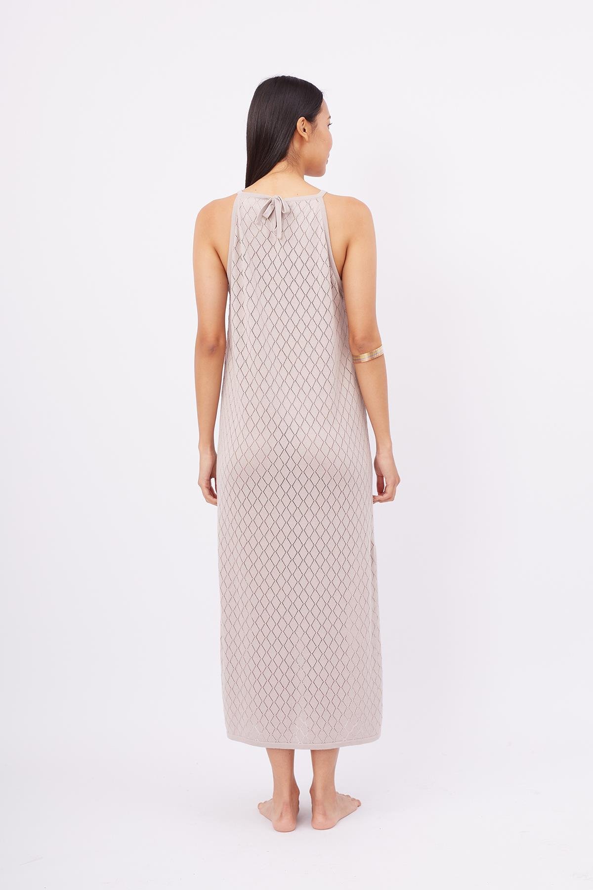 Peraluna LISA DRESS Ajur Örgü Dar Kesim Halter Yaka Arkası Bağcıklı Uzun Kadın Triko Elbise - Taş
