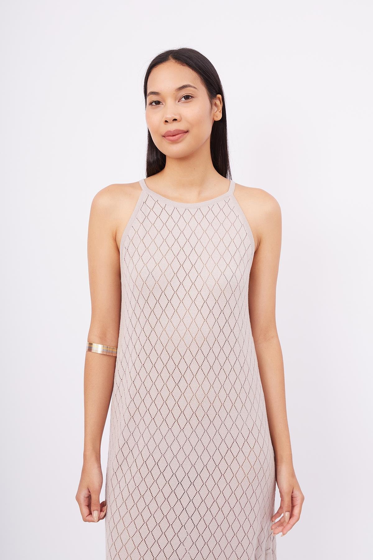 Peraluna LISA DRESS Ajur Örgü Dar Kesim Halter Yaka Arkası Bağcıklı Uzun Kadın Triko Elbise - Taş