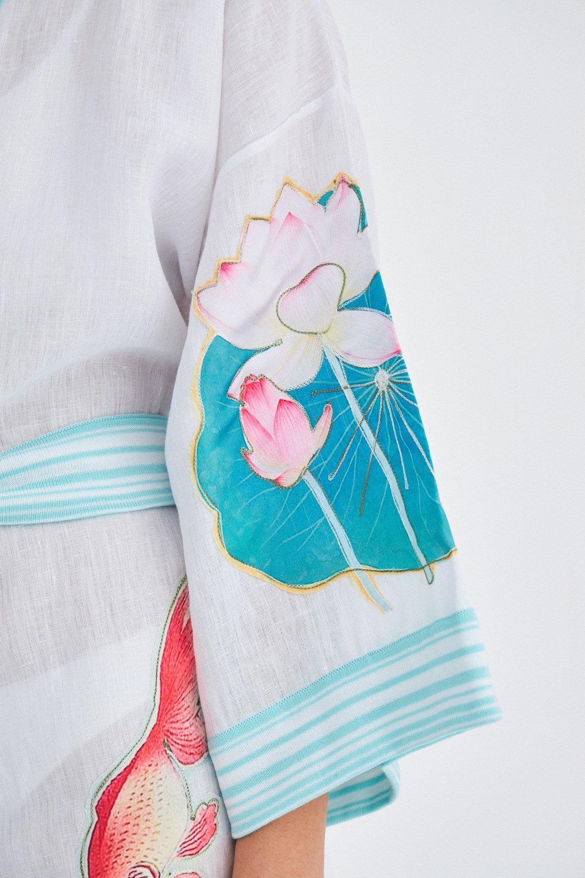 Peraluna LOTUS Balık Aplikelii Keten Karışımlı Diz Altı Kadın Kimono Beyaz