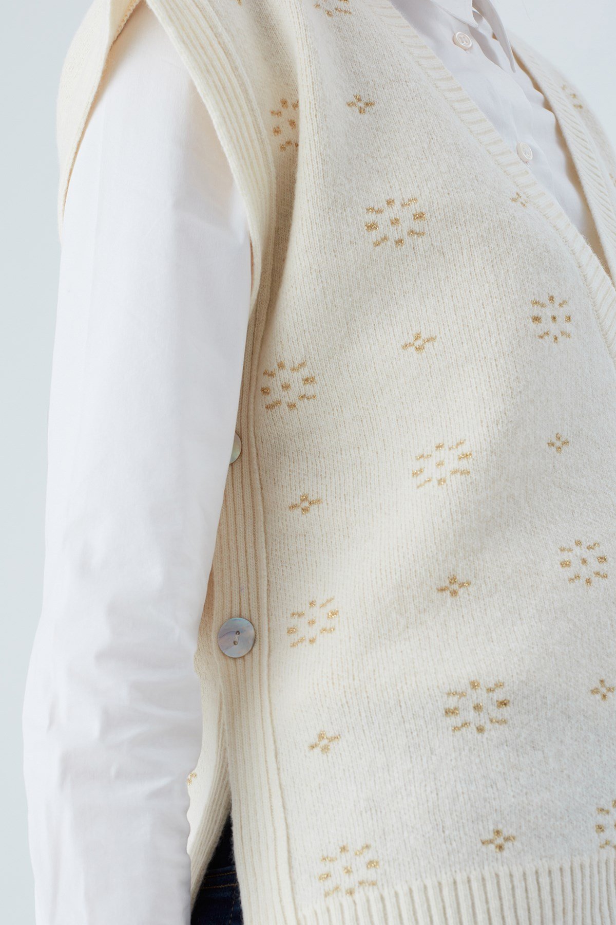 Peraluna LULU SLIP OVER Simli Kar Taneli Yanları Düğmeli V Yaka Kadın Triko Süveter Ekru