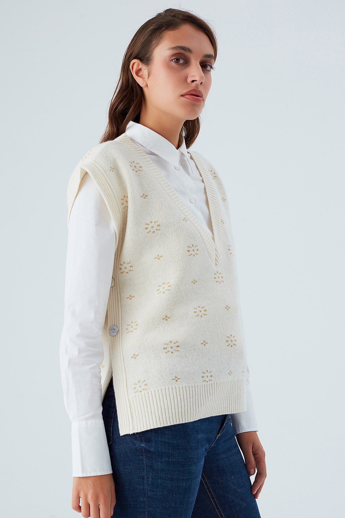 Peraluna LULU SLIP OVER Simli Kar Taneli Yanları Düğmeli V Yaka Kadın Triko Süveter Ekru