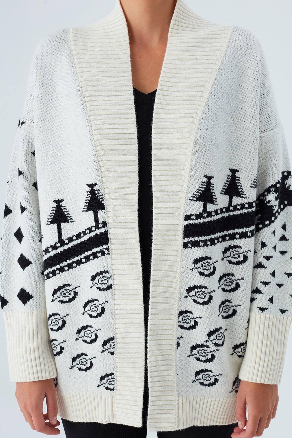 Peraluna MOI CARDİGAN Çam Ağacı Desenli Rahat Kesim Uzun Kadın Triko Hırka Ekru/Siyah