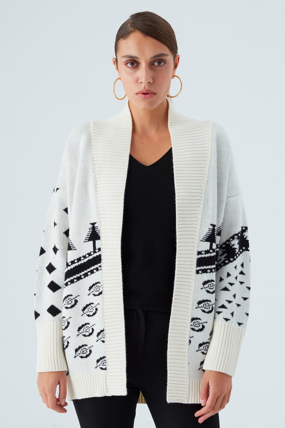 Peraluna MOI CARDİGAN Çam Ağacı Desenli Rahat Kesim Uzun Kadın Triko Hırka Ekru/Siyah