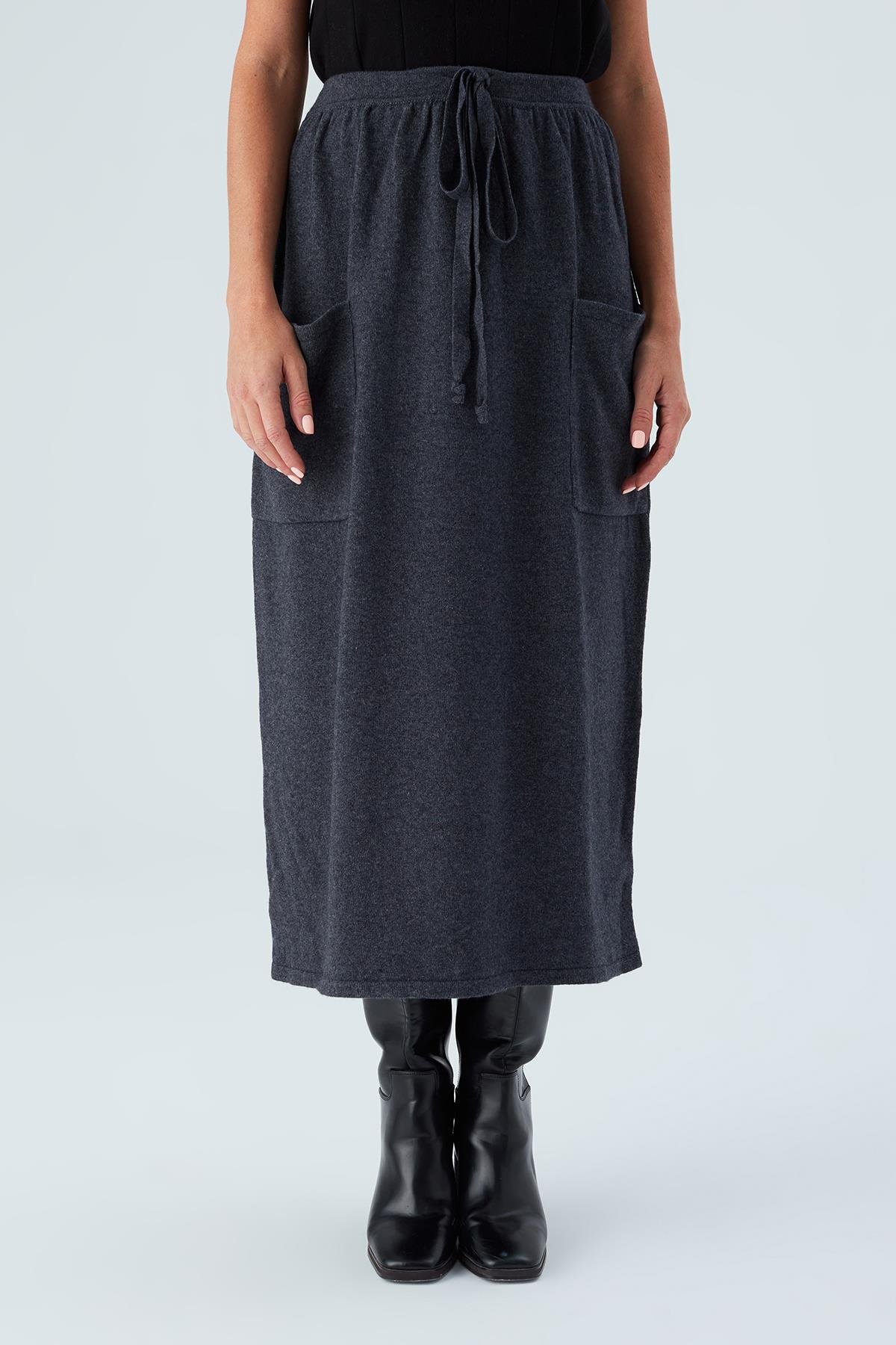 Peraluna NORA SKİRT Rahat Kesim Beli Lastikli 86 CM Bilek Hizası Cepli Kadın Triko Etek Antrasit