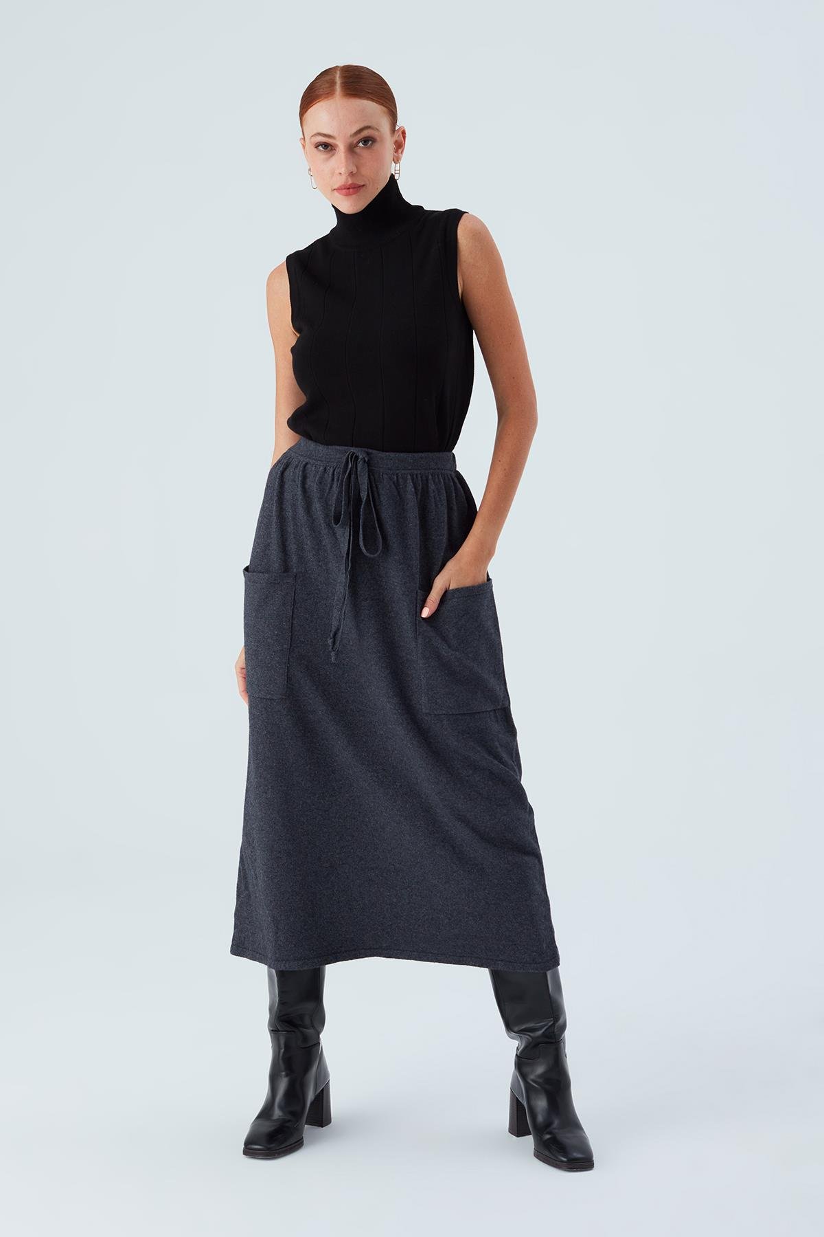Peraluna NORA SKİRT Rahat Kesim Beli Lastikli 86 CM Bilek Hizası Cepli Kadın Triko Etek Antrasit