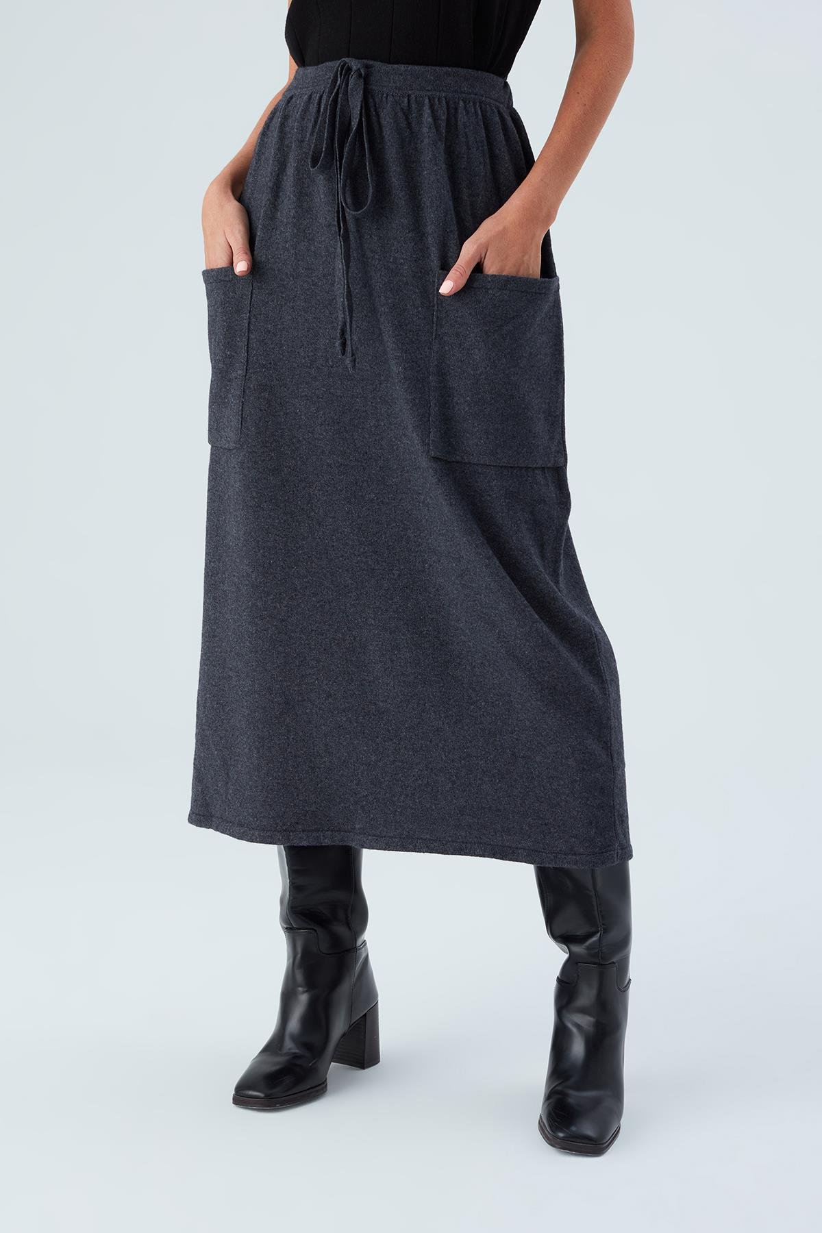 Peraluna NORA SKİRT Rahat Kesim Beli Lastikli 86 CM Bilek Hizası Cepli Kadın Triko Etek Antrasit