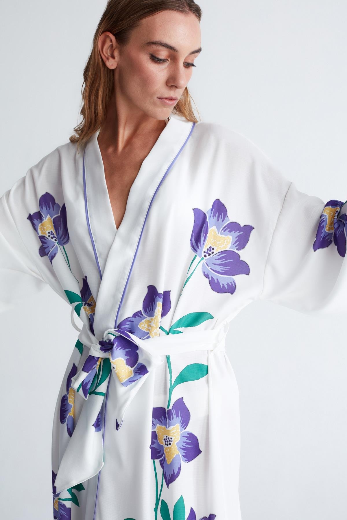 Peraluna PETUNYA KİMONO 120 CM Çiçek Desen Midi Boy Kemerli Kadın Kimono Beyaz