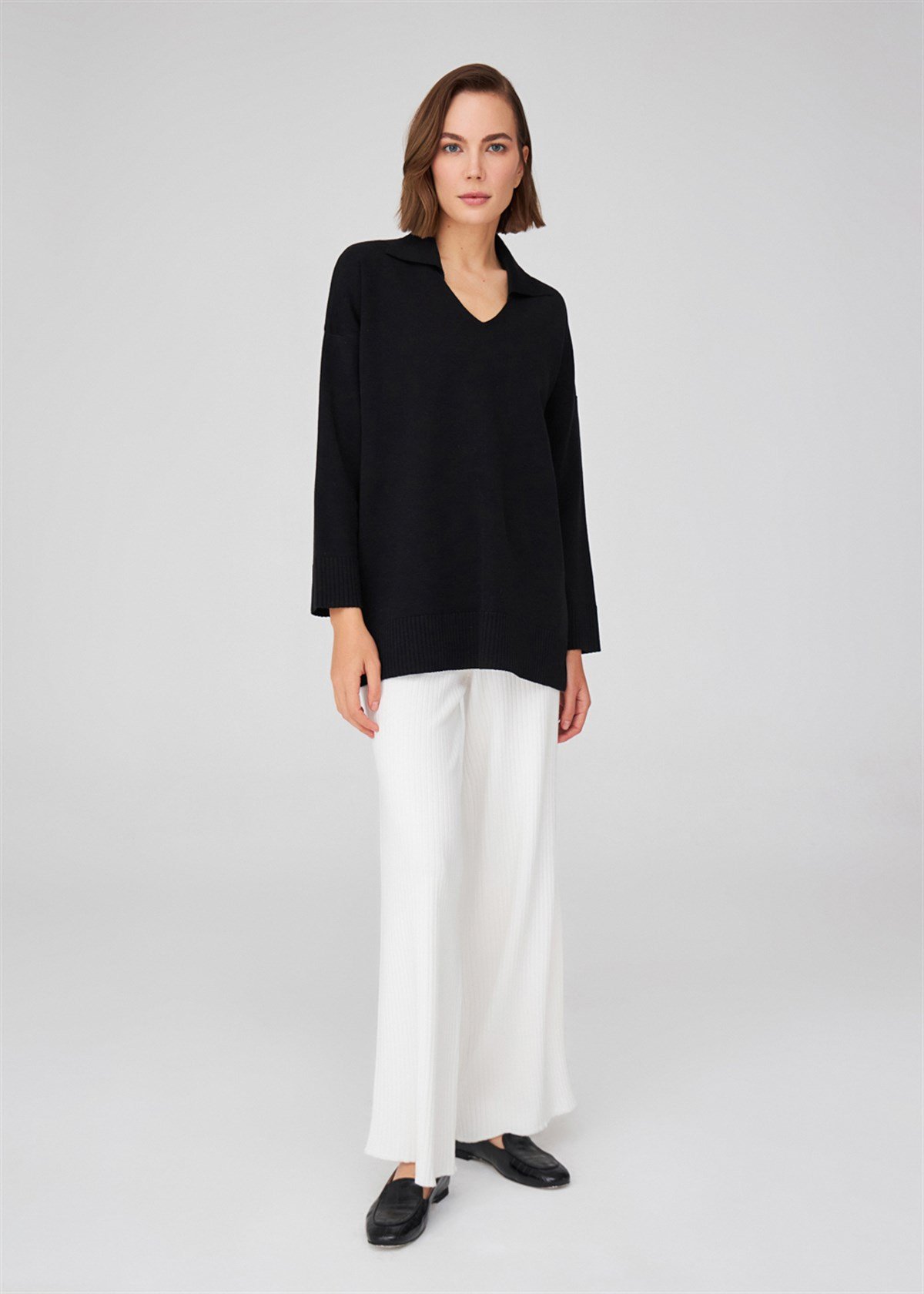 Peraluna Polo V-neck Loose Cut Women's Knitwear Sweater - Black