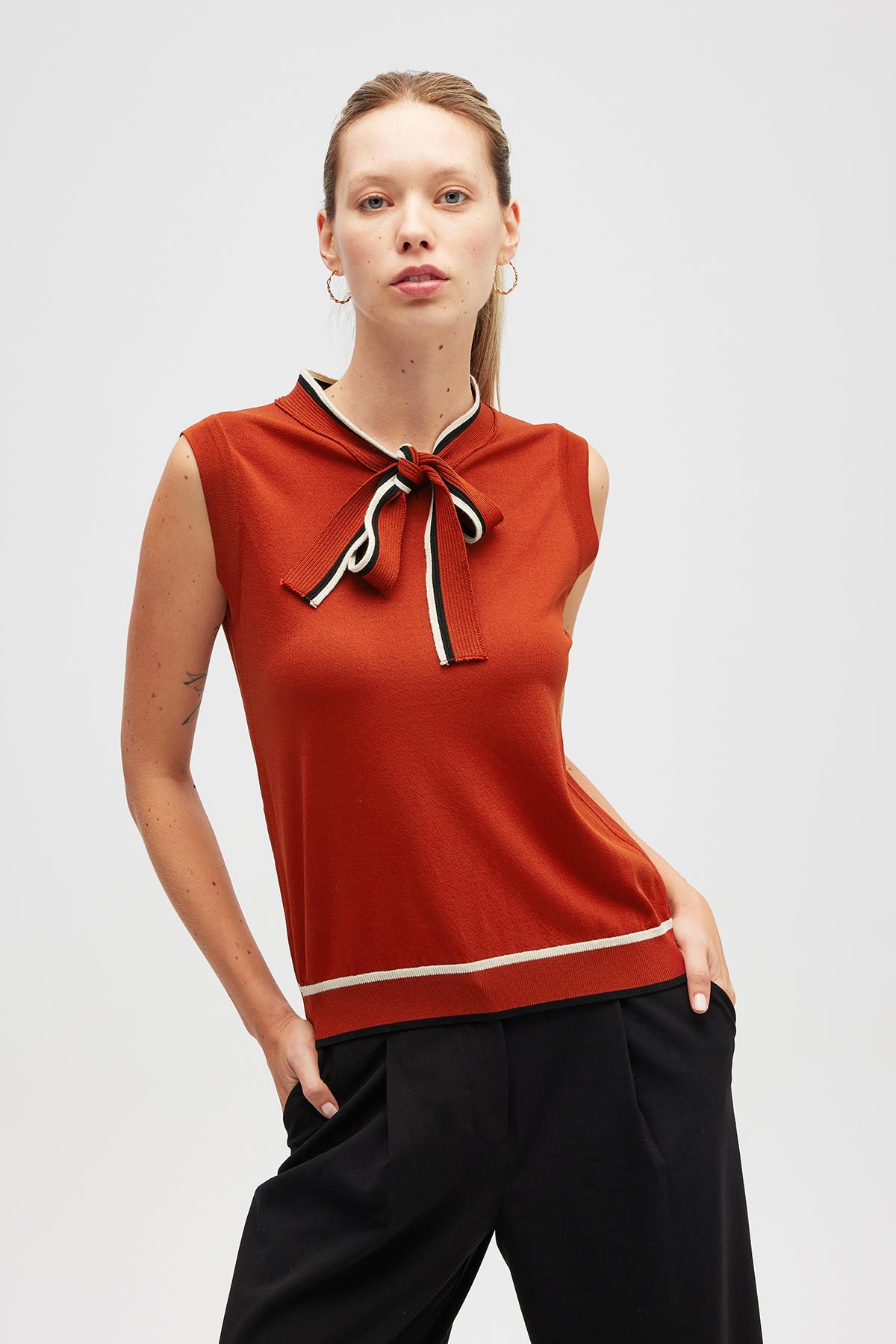 Peraluna Priscilla Çizgi Detaylı Fiyonklu Kadın Triko Bluz - Kiremit