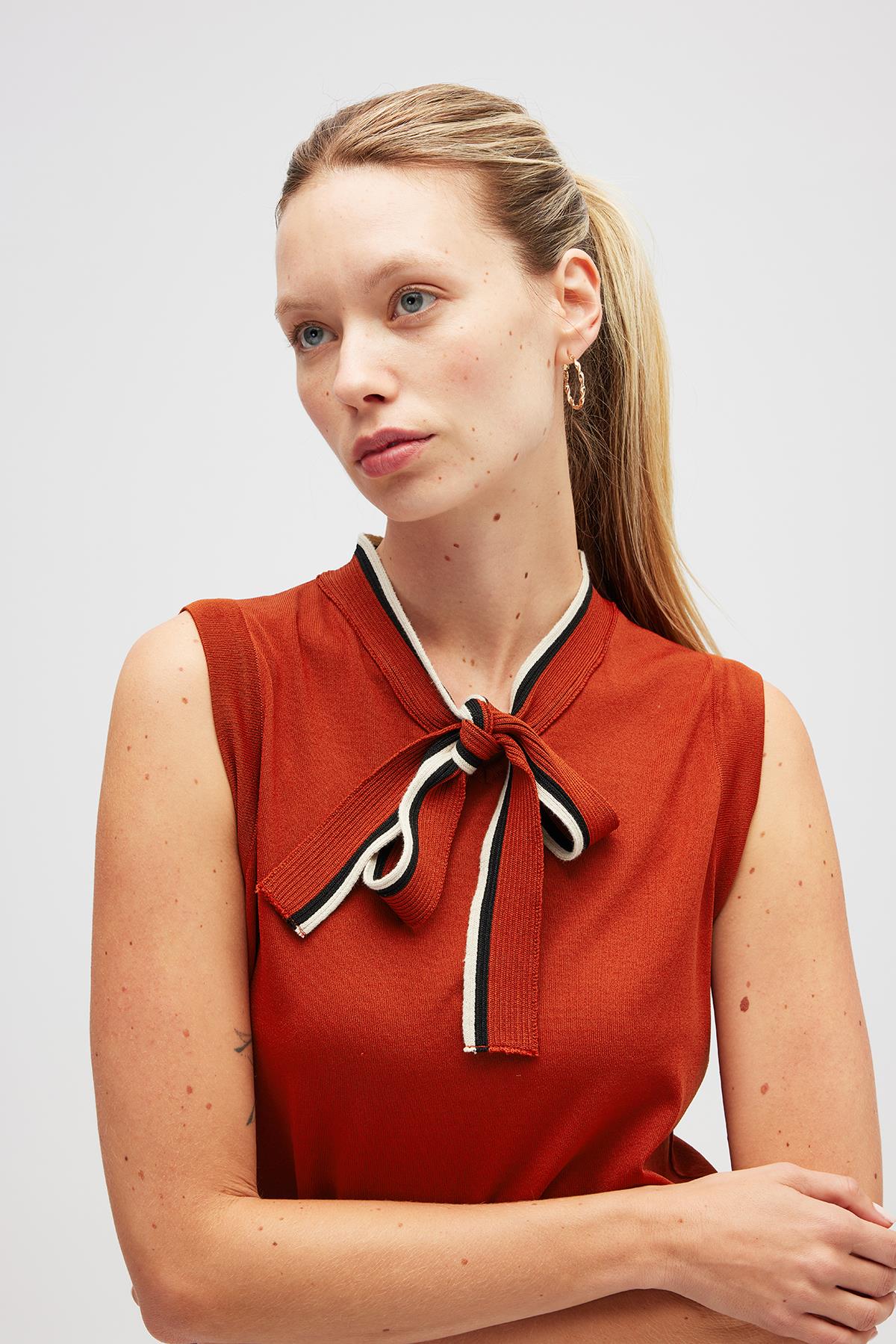 Peraluna Priscilla Çizgi Detaylı Fiyonklu Kadın Triko Bluz - Kiremit