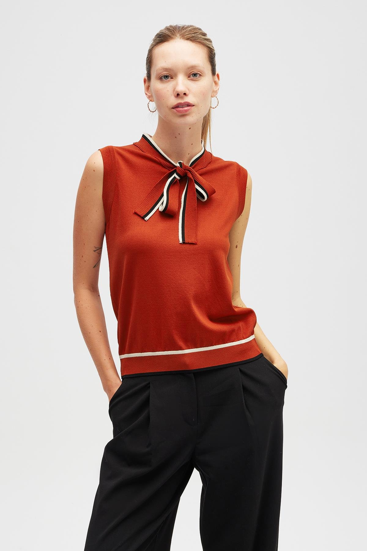 Peraluna Priscilla Çizgi Detaylı Fiyonklu Kadın Triko Bluz - Kiremit