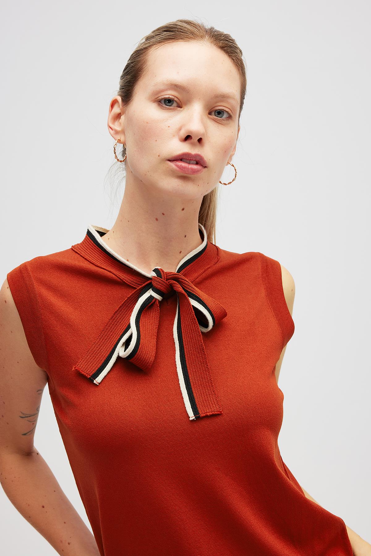 Peraluna Priscilla Çizgi Detaylı Fiyonklu Kadın Triko Bluz - Kiremit