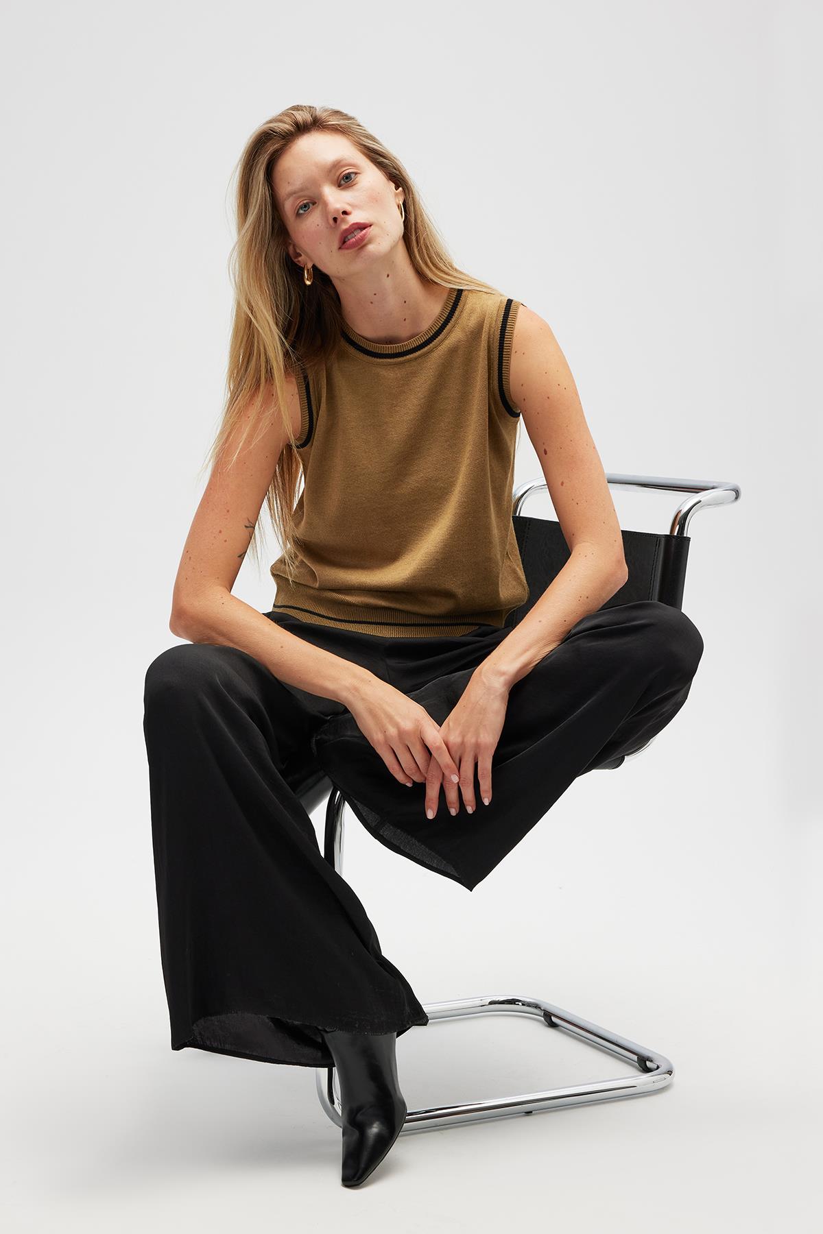 Peraluna Rina Düz Örgü Kadın Triko Kolsuz Bluz - Zeytin Yeşili